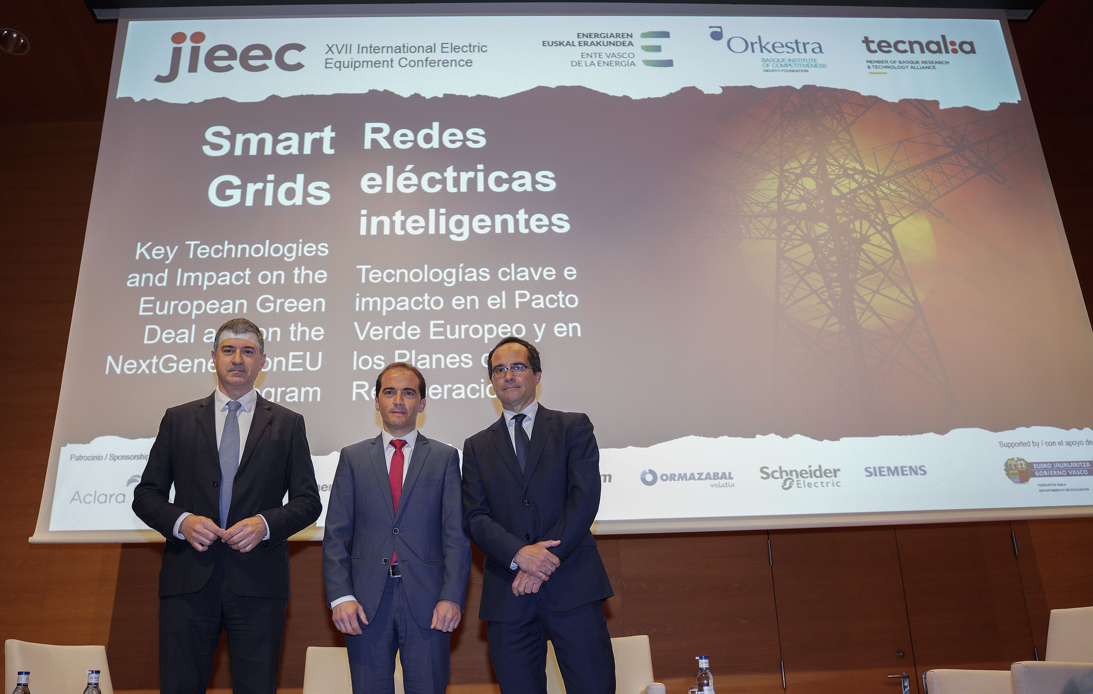Jesus Valero Tecnaliako zuzendari nagusia, Iñigo Ansola EEEko zuzendari nagusia eta Jorge Fernandez Orkestrako Energiako koordinatzailea | Argazkia: Tecnalia/EEE/Orkestra