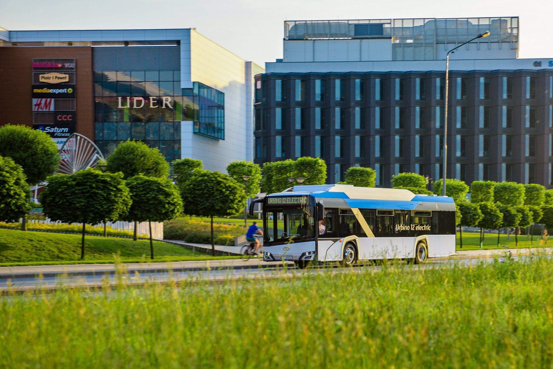 Urbino 12 motako 60 autobus joango dira Madrilera | Argazkia: CAF