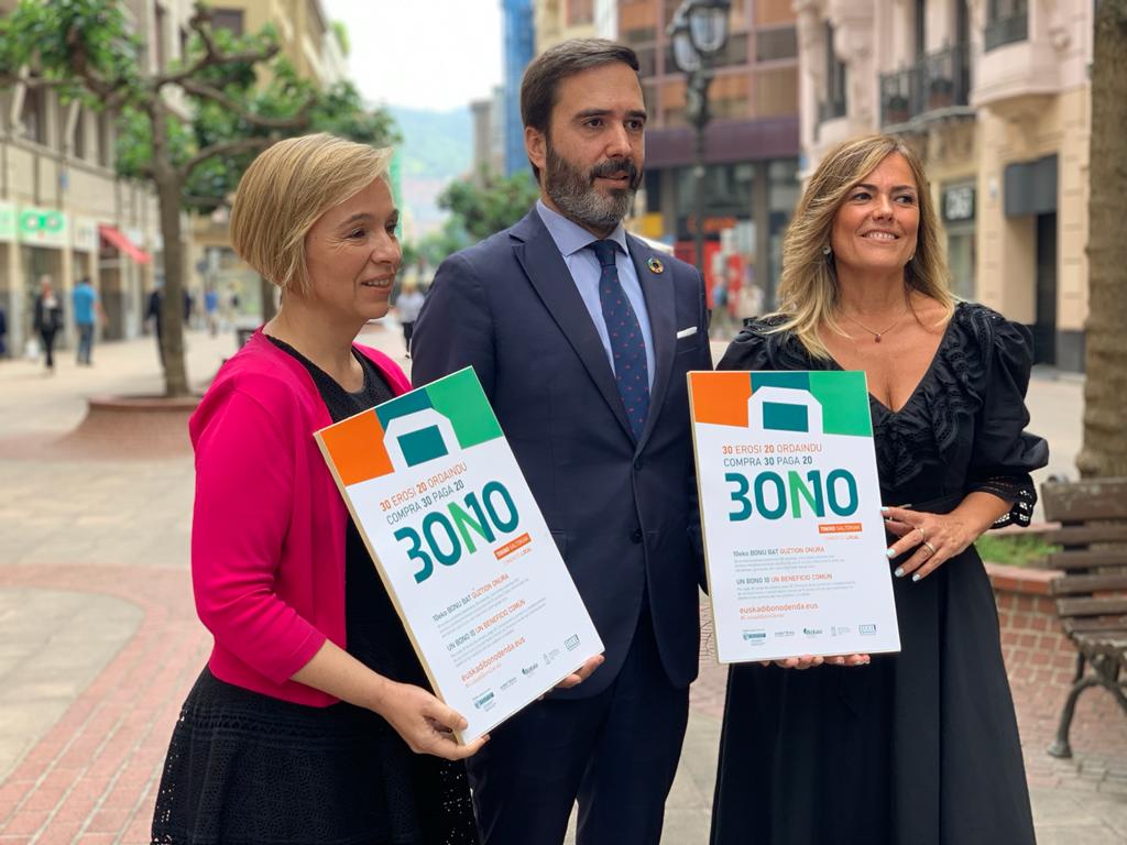 Javier Hurtado sailburua eta Ainara Basurko diputatua Euskadi Bono Denda-ren emaitzen aurkezpenean | Argazkia: Irekia