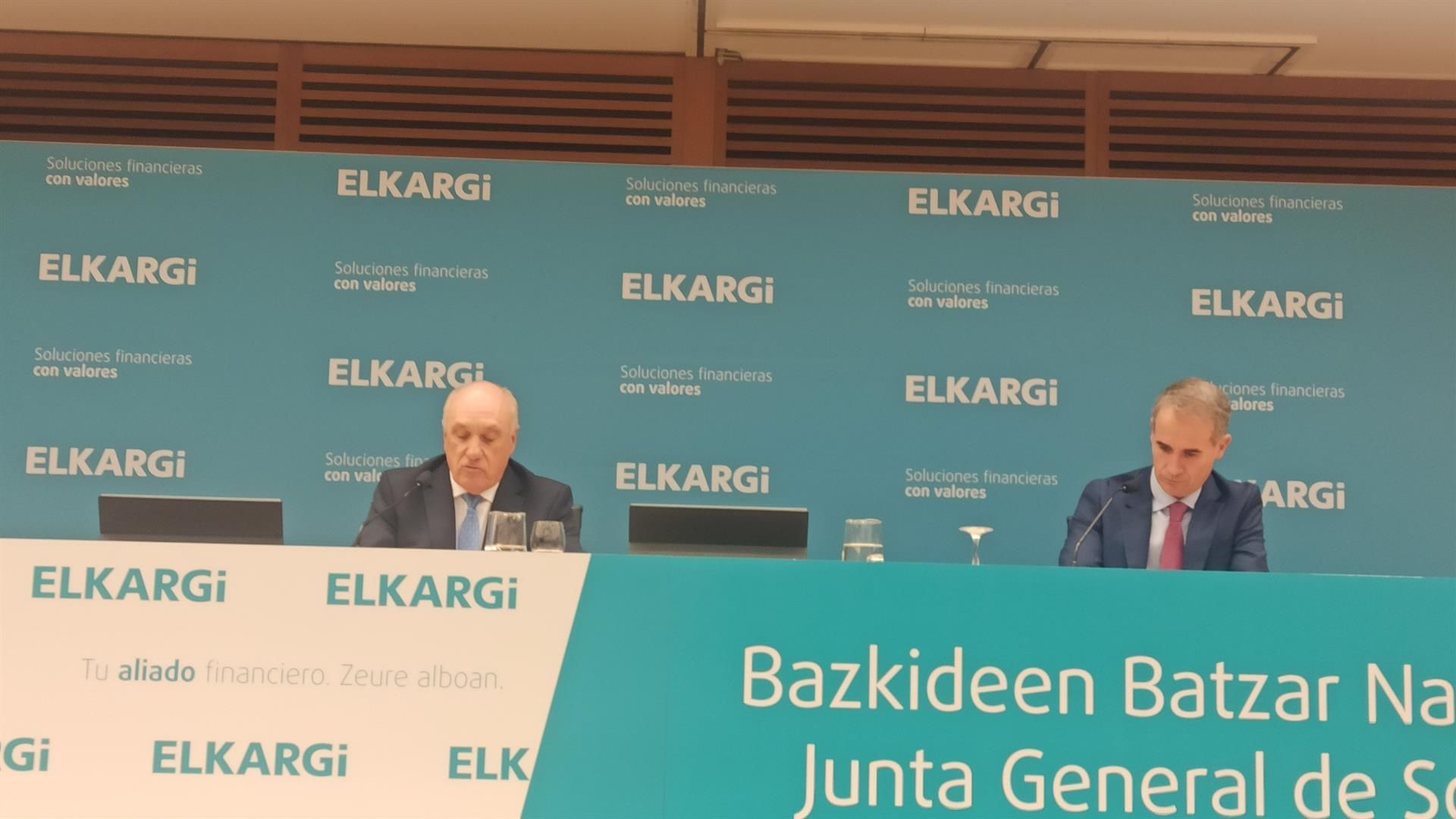 Josu Sanchez eta Zenon Vazquez Elkargiko presidente eta zuzendari nagusia | Argazkia: Europa Press Josu Sanchez eta Zenon Vazquez Elkargiko presidente eta zuzendari nagusia | Argazkia: Europa Press