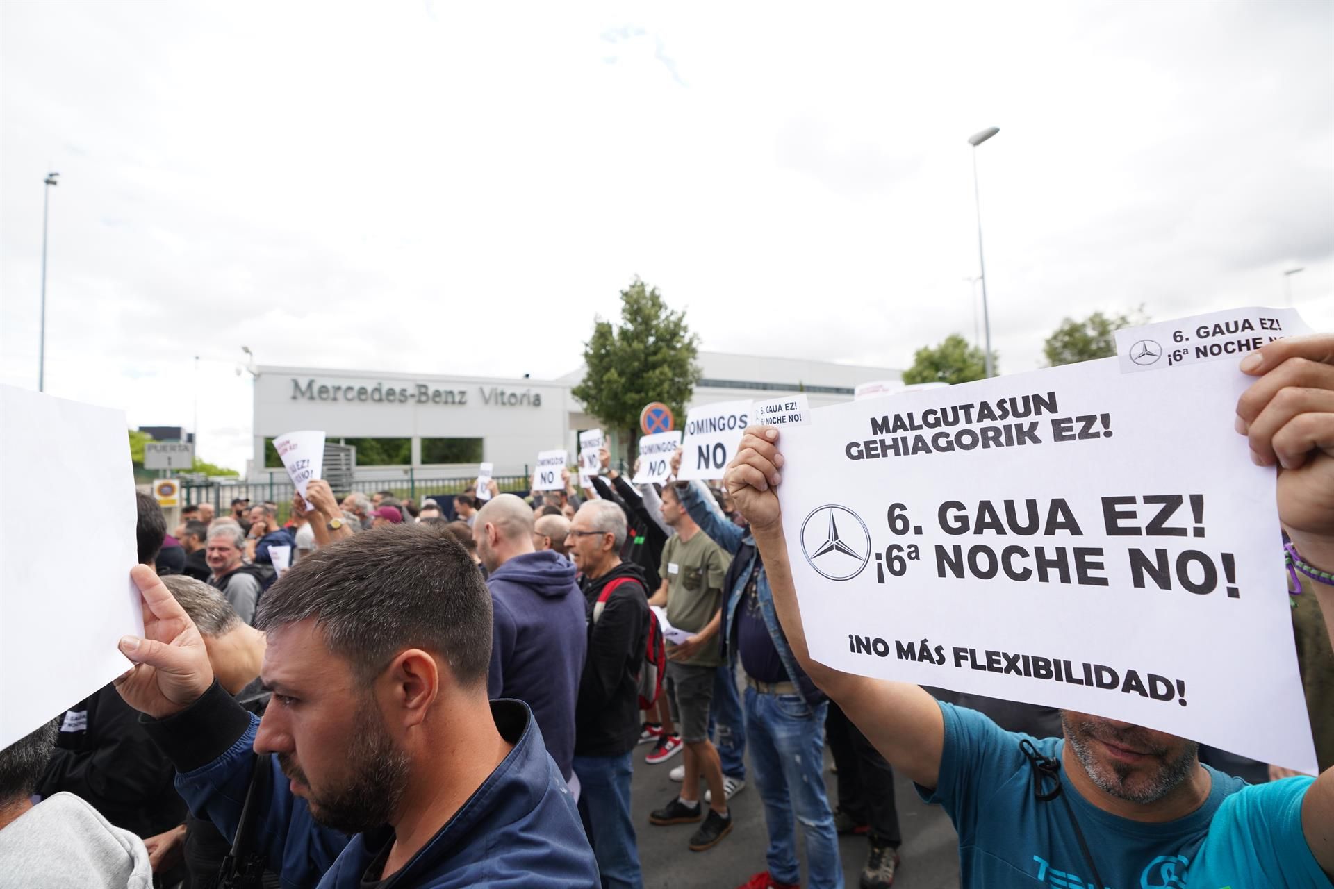 Gasteizko Mercedeseko langileak greban | Argazkia: Europa Press Gasteizko Mercedeseko langileak greban | Argazkia: Europa Press