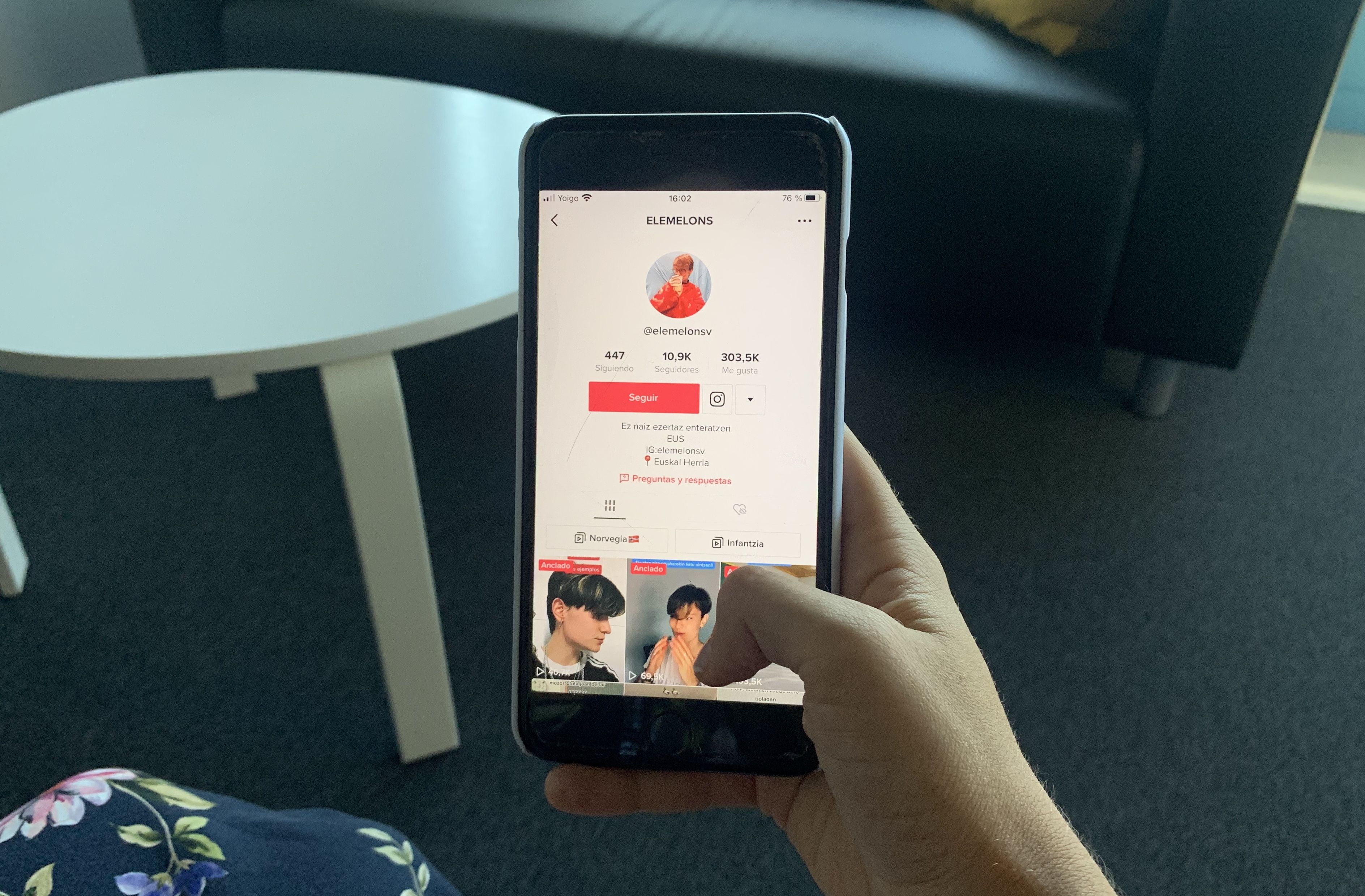 Elemelonsvek euskarazko edukia igotzen du TikTokera | Argazkia: EnpresaBIDEA Elemelonsvek euskarazko edukia igotzen du TikTokera | Argazkia: EnpresaBIDEA