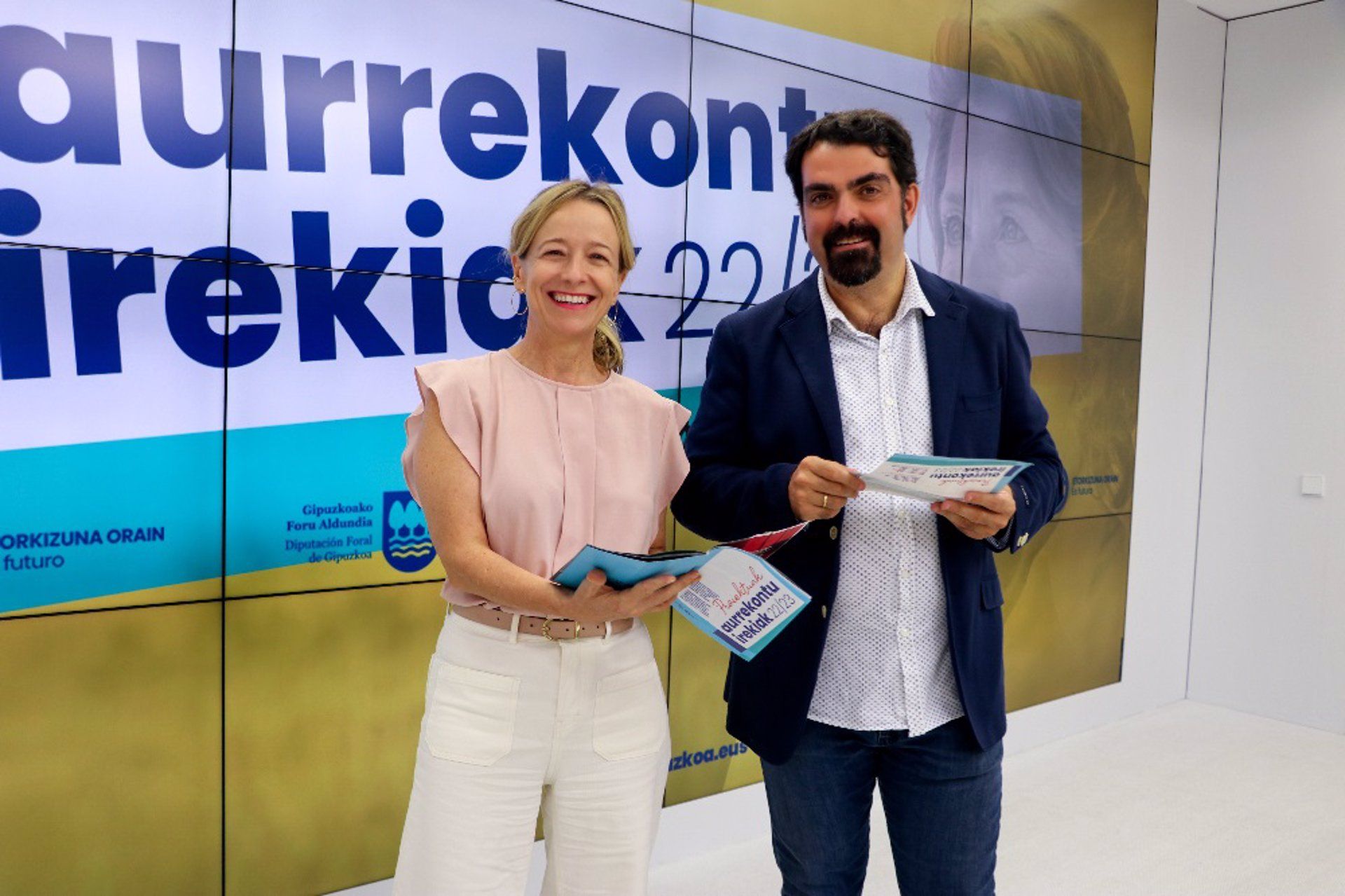 Eider Mendoza Gobernantza diputatua eta Mikel Pagola Herritarren Partaidetzarako foru zuzendaria Aurrekontu Irekien aurkezpenean | Argazkia: Gipuzkoako Foru Aldundia Eider Mendoza Gobernantza diputatua eta Mikel Pagola Herritarren Partaidetzarako foru zuzendaria Aurrekontu Irekien aurkezpenean | Argazkia: Gipuzkoako Foru Aldundia