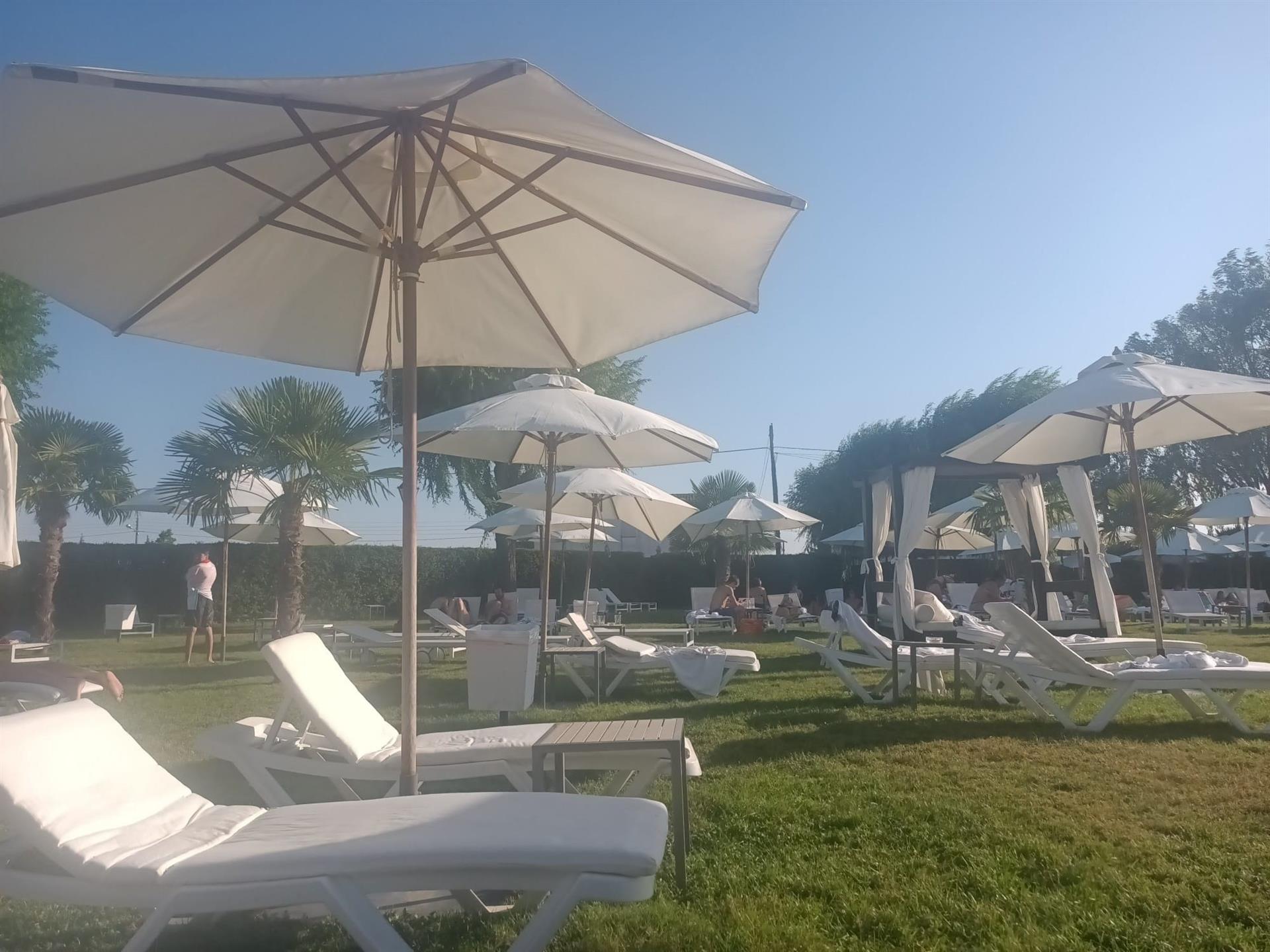 Hotel bateko terraza | Argazkia: Europa Press Hotel bateko terraza | Argazkia: Europa Press