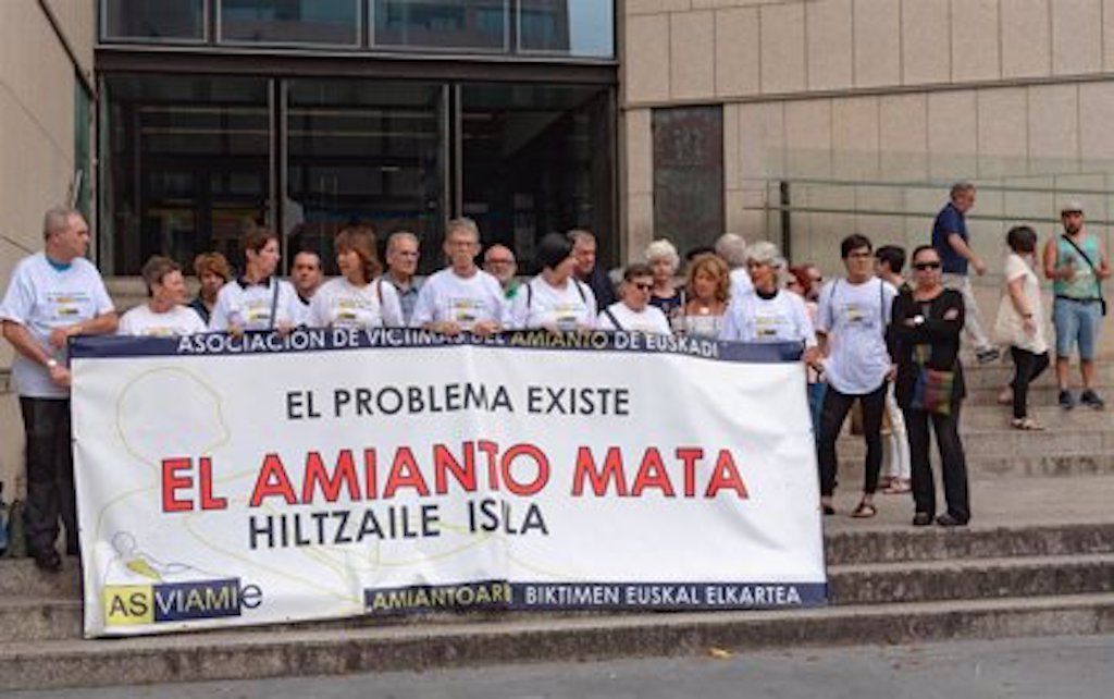 Amiantoaren legea eskatzeko protestetako bat | Argazkia: Europa Press Amiantoaren legea eskatzeko protestetako bat | Argazkia: Europa Press
