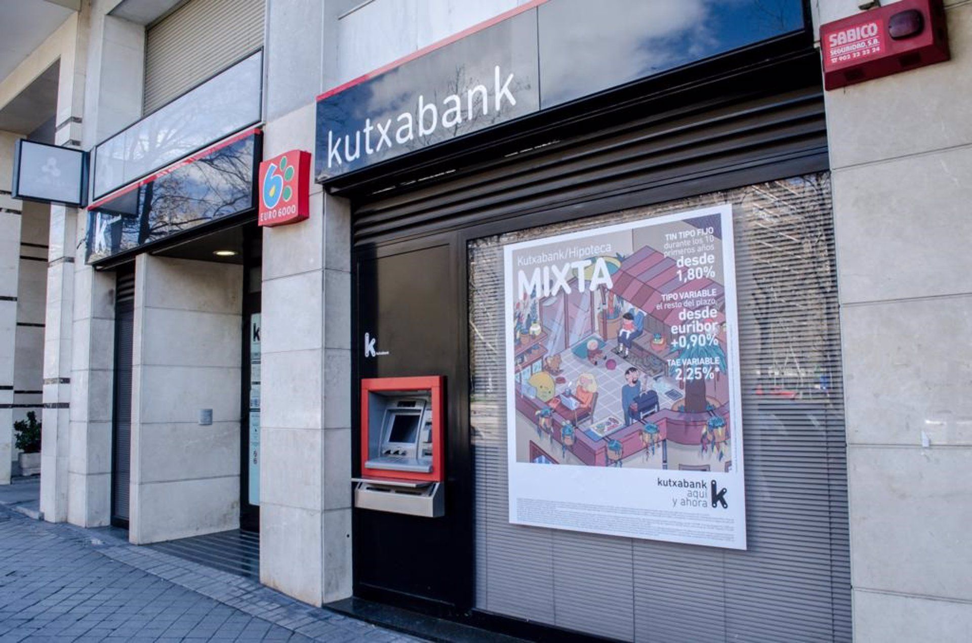 Hipoteka aldakor eta mixtoen eskaintza handitu dute finantza erakundeek | Argazkia: EuropaPress Hipoteka aldakor eta mixtoen eskaintza handitu dute finantza erakundeek | Argazkia: EuropaPress