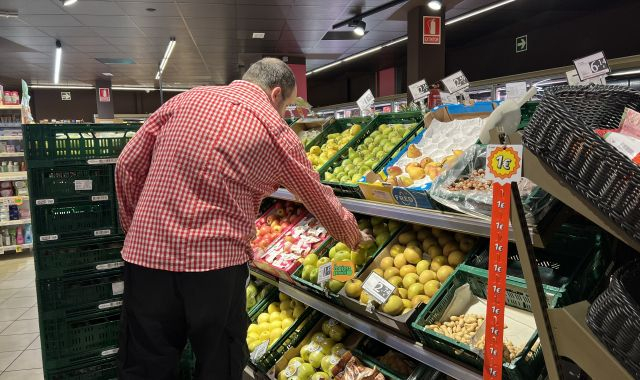 Produktuak beritten Azpeitiko supermerkatuan | Argazkia: EnpresaBIDEA Produktuak beritten Azpeitiko supermerkatuan | Argazkia: EnpresaBIDEA