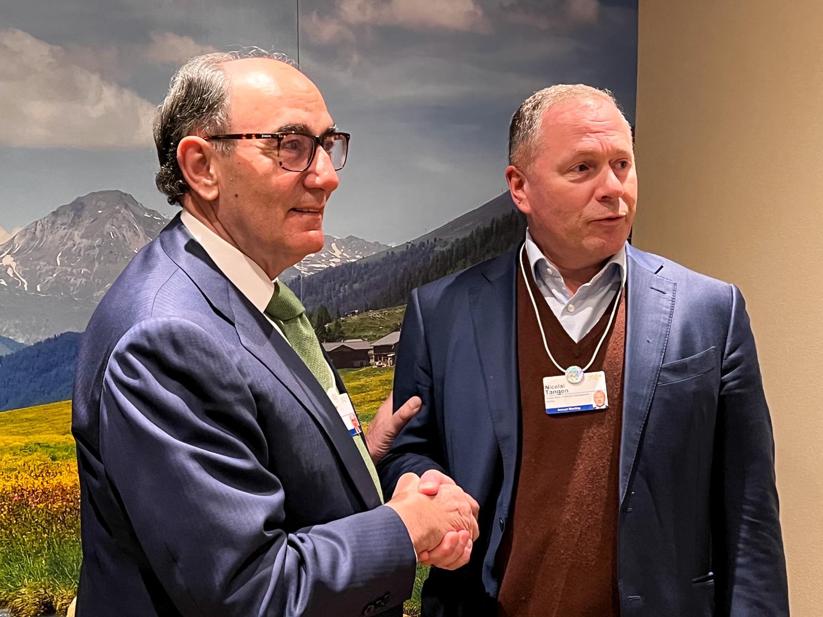 Ignacio Galan Iberdrolako presidentea eta Nicolai Tangen Norges Bankeko arduraduna | Argazkia: Iberdrola Ignacio Galan Iberdrolako presidentea eta Nicolai Tangen Norges Bankeko arduraduna | Argazkia: Iberdrola