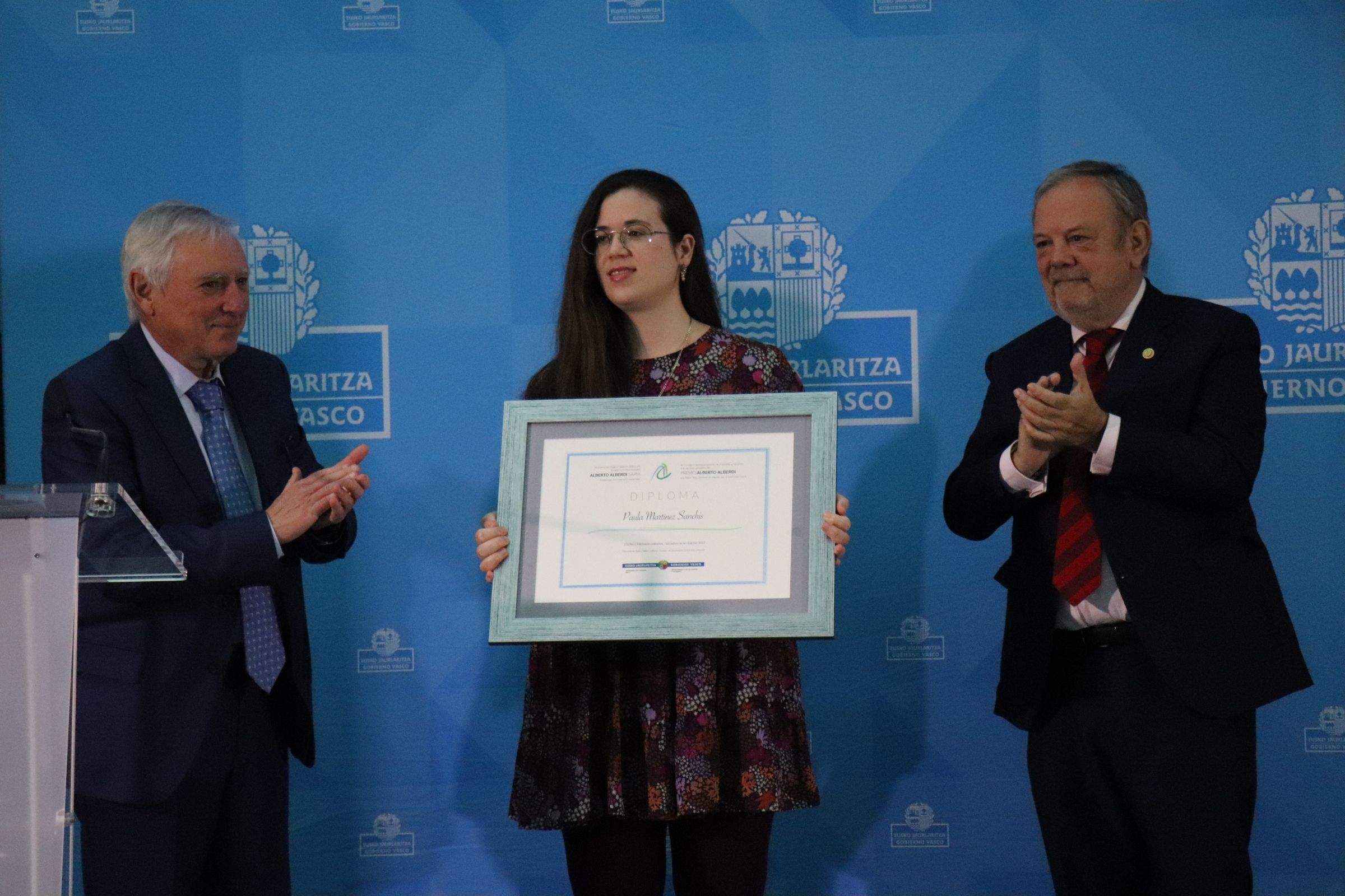 Iazko irabazlea, Paula Martinez Alberto Alberdi saria jasotzen | Argazkia: Irekia