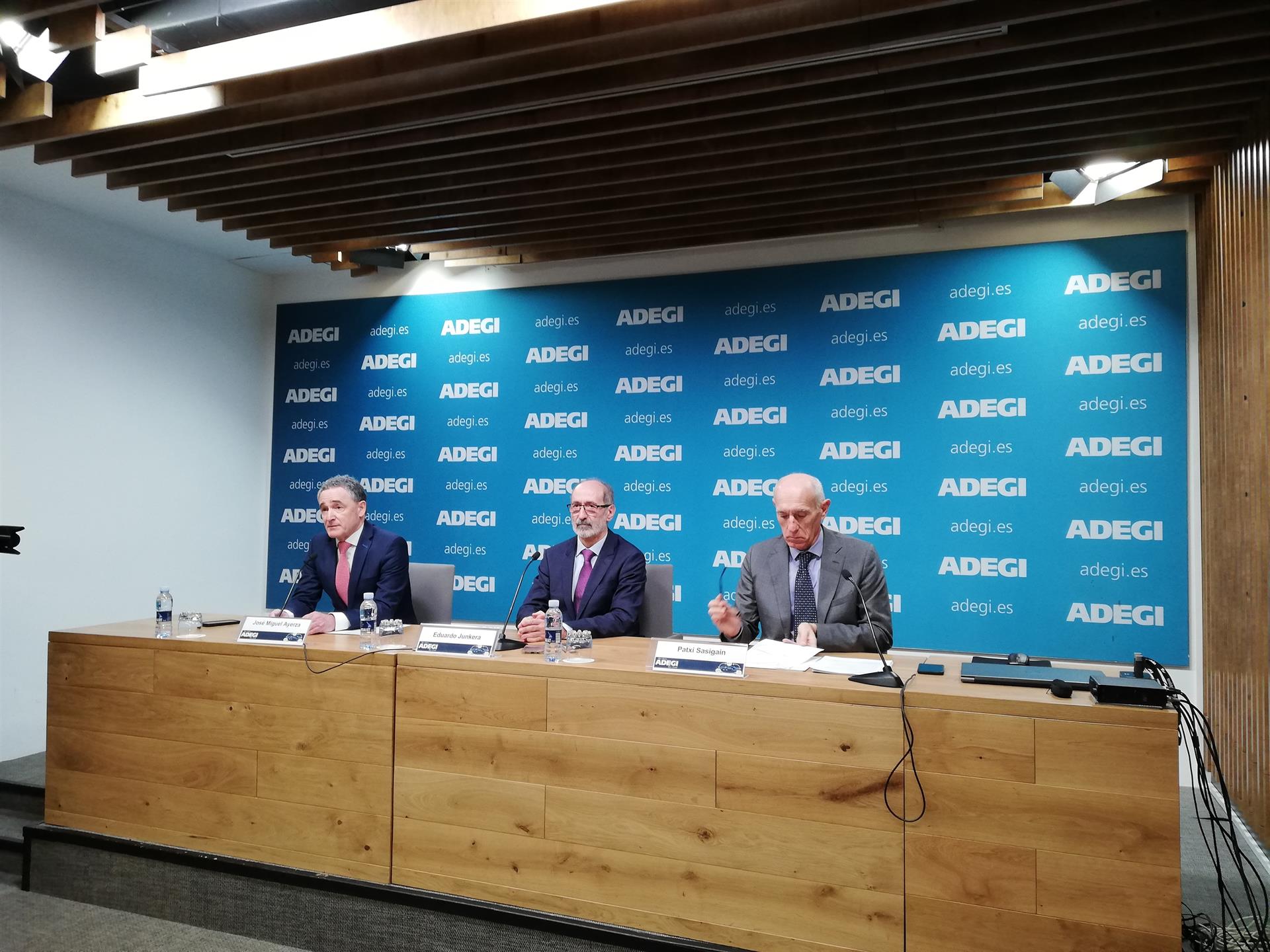 Adegik egoera ekonomikoaren inguruan egin duen txostenaren aurkezpena | Argazkia: Europa Press Adegik egoera ekonomikoaren inguruan egin duen txostenaren aurkezpena | Argazkia: Europa Press