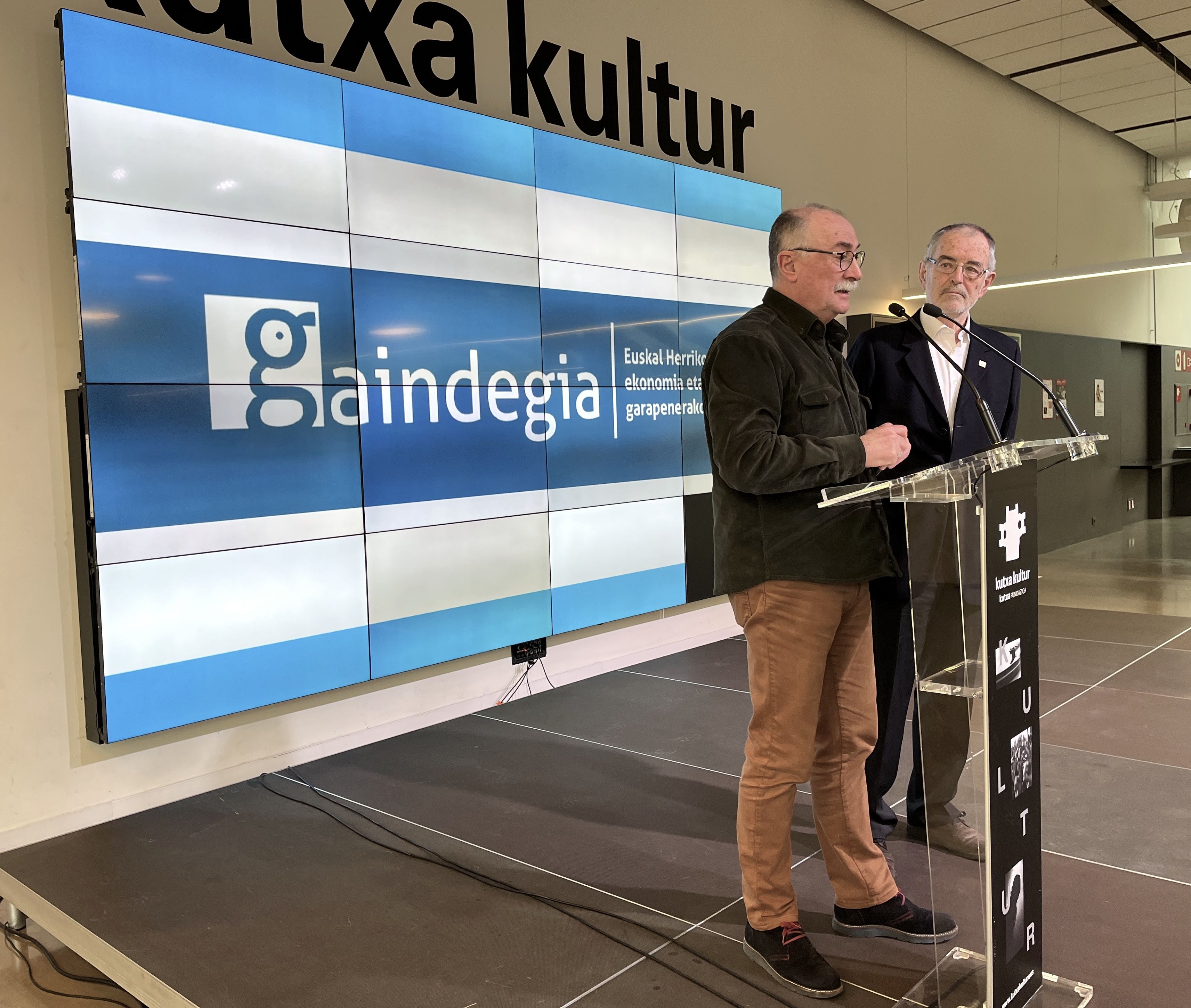 Xabier Oleaga Gaindegiako idazkari nagusia eta Iñaki Dorronsoro presidentea, gaur goizeko aurkezpenean | Argazkia: EnpresaBIDEA Xabier Oleaga Gaindegiako idazkari nagusia eta Iñaki Dorronsoro presidentea, gaur goizeko aurkezpenean | Argazkia: EnpresaBIDEA
