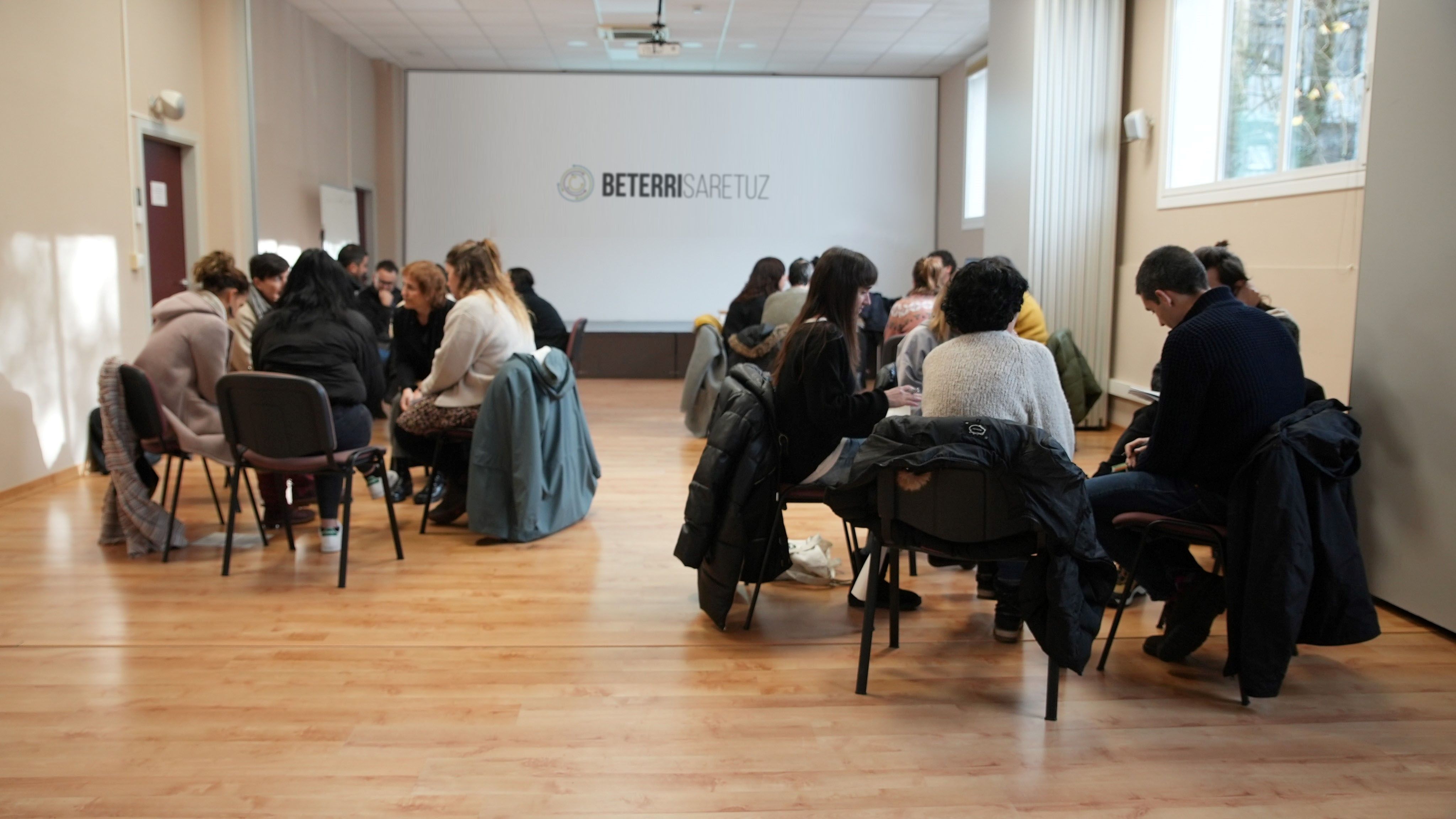 Mankomunitateaz harago, elkarlanerako prozesu ugari egin ohi izan dira eskualdean, besteak beste, Beterri Saretuz. Bertan administrazioa parte-hartzaile gisa doa | Argazkia: TaPuntu Mankomunitateaz harago, elkarlanerako prozesu ugari egin ohi izan dira eskualdean, besteak beste, Beterri Saretuz. Bertan administrazioa parte-hartzaile gisa doa | Argazkia: TaPuntu