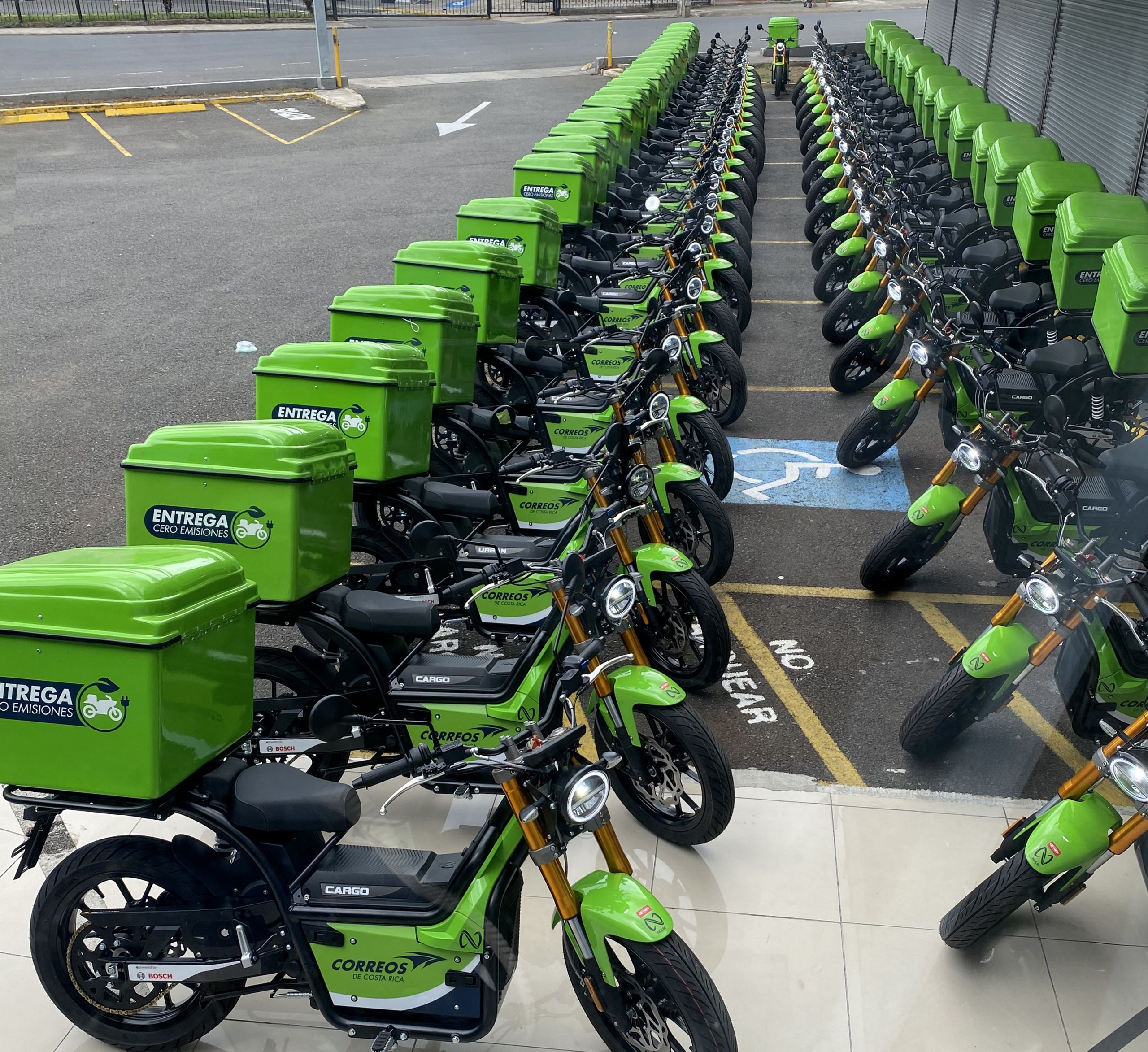 Nuuken motorretako batzuk | Argazkia: Nuuk Mobility Solutions Nuuken motorretako batzuk | Argazkia: Nuuk Mobility Solutions