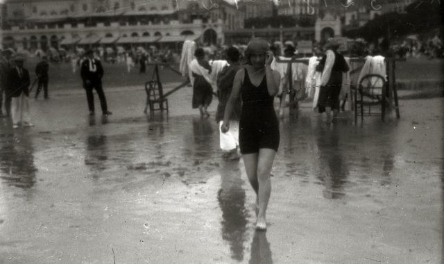 Miarritzeko hondartzan bainulariak, 1923an | Argazkia: Ricardo Martin/Kutxateka 