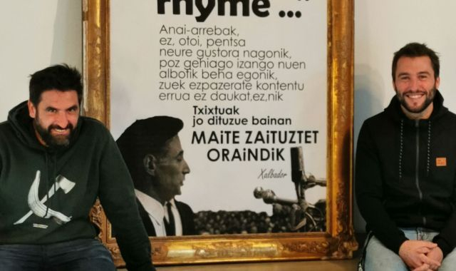 Jon Paterne eta Frantxoa Usandizaga EzKexaren sortzaileak | Argazkia: utzitakoa Jon Paterne eta Frantxoa Usandizaga EzKexaren sortzaileak | Argazkia: utzitakoa