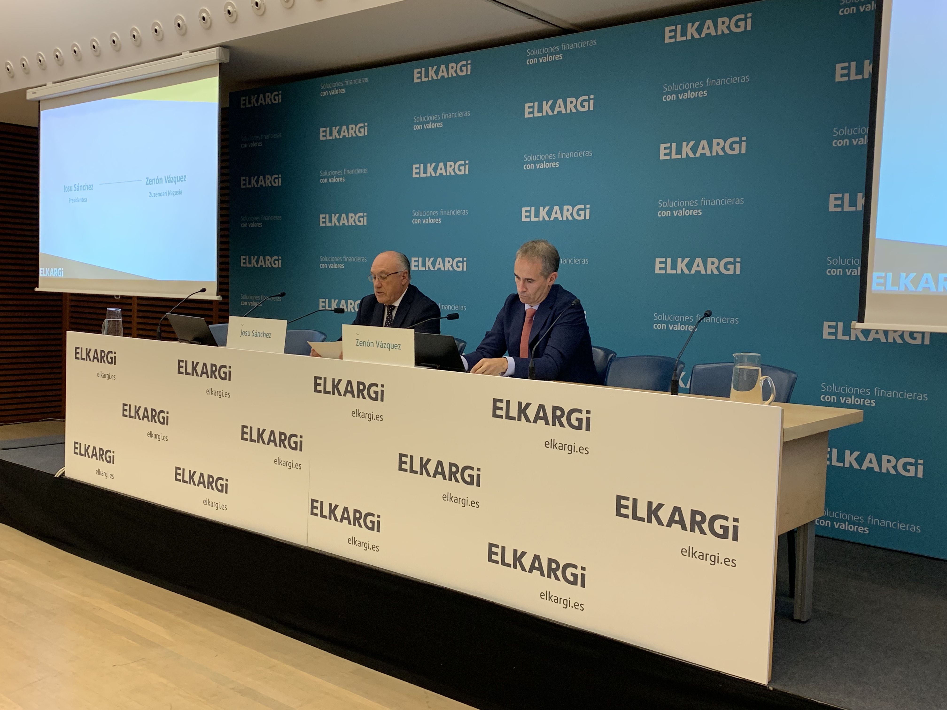 Josu Sanchez Elkargiko presidentea, eta Zenón Vázquez zuzendari nagusia, gaur goizeko prentsaurrekoan | Argazkia: EnpresaBIDEA Josu Sanchez Elkargiko presidentea, eta Zenón Vázquez zuzendari nagusia, gaur goizeko prentsaurrekoan | Argazkia: EnpresaBIDEA