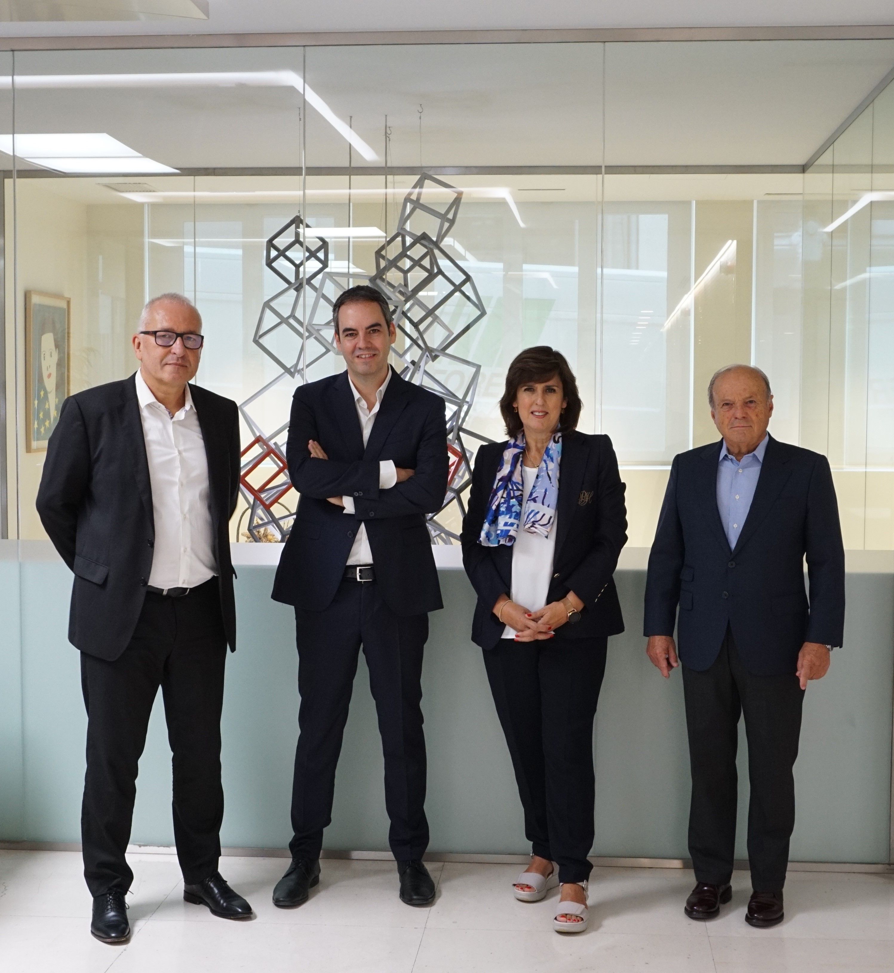 Ricardo del Corte (LKS Next GobTecheko zuzendaria), Borja Foncillas (Afiko presidentea), Elena Zarraga (LKS Nexteko zuzendari nagusia) eta Juan Brea (Afi STAko zuzendaria) | Argazkia: ieR Ricardo del Corte (LKS Next GobTecheko zuzendaria), Borja Foncillas (Afiko presidentea), Elena Zarraga (LKS Nexteko zuzendari nagusia) eta Juan Brea (Afi STAko zuzendaria) | Argazkia: ieR