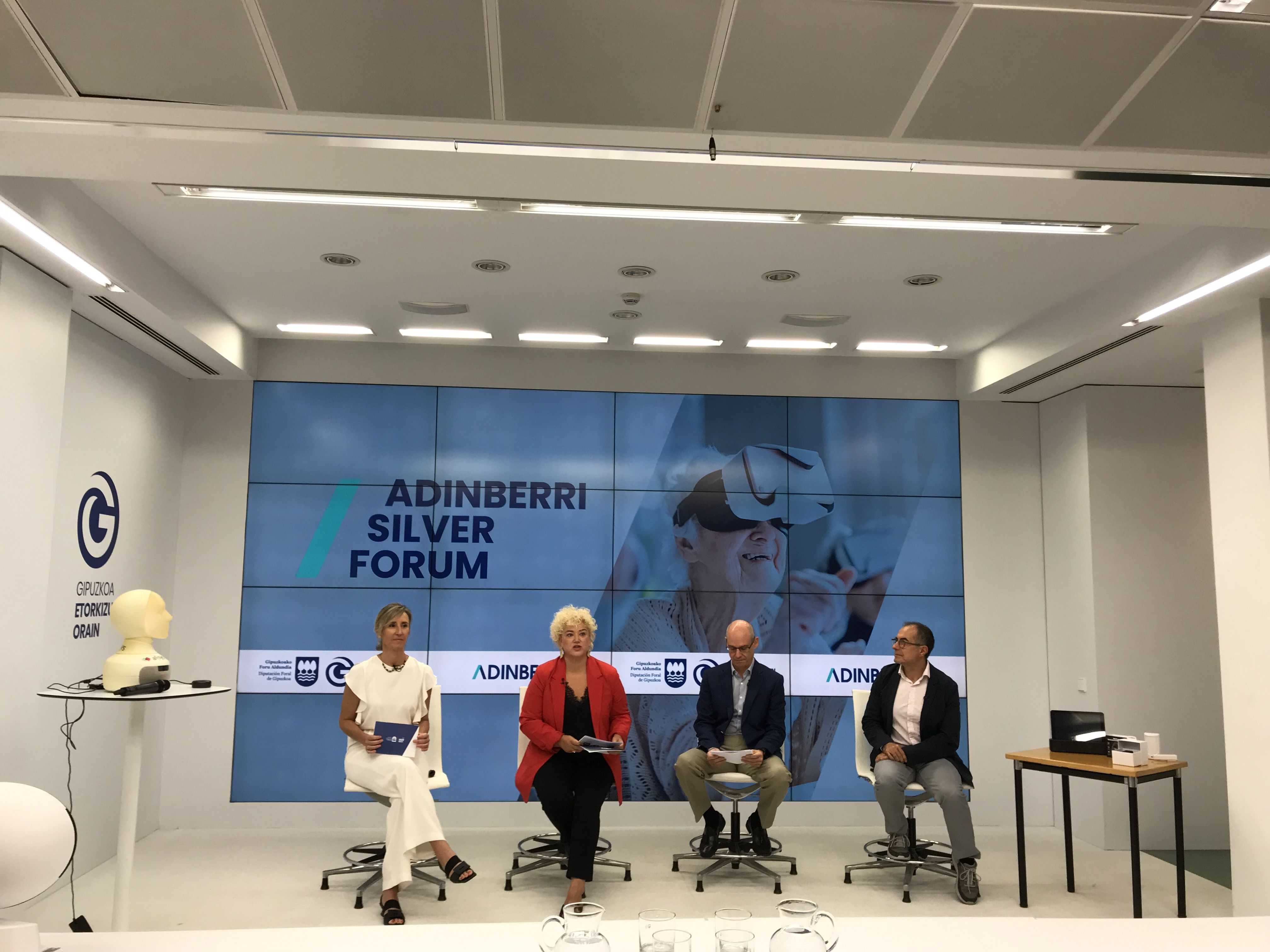 Adinberri Silver Forumen aurkezpen prentsaurrekoan | Argazkia: EnpresaBIDEA Adinberri Silver Forumen aurkezpen prentsaurrekoan | Argazkia: EnpresaBIDEA