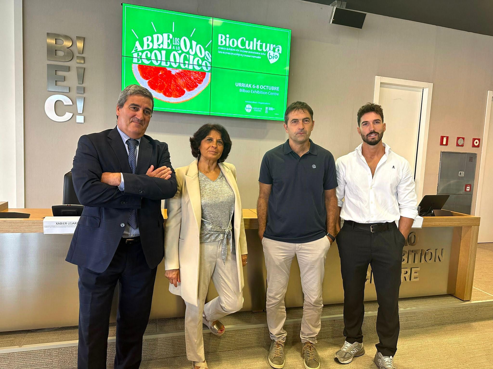 Xabier Basañez, Angeles Parra, Xabier Lejarzegi eta Endika Montiel gaurko aurkezpenean | Argazkia: BEC Xabier Basañez, Angeles Parra, Xabier Lejarzegi eta Endika Montiel gaurko aurkezpenean | Argazkia: BEC