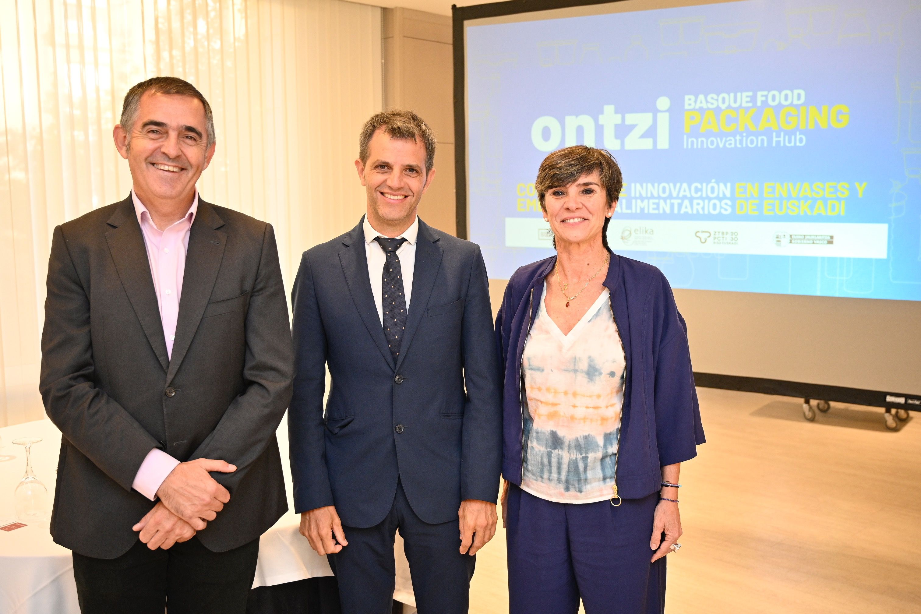 Jon Ander Egaña, Raúl Pérez Iratxeta eta Arantza Madariaga | Argazkia: Mikel Pulgarin Consultores Jon Ander Egaña, Raúl Pérez Iratxeta eta Arantza Madariaga | Argazkia: Mikel Pulgarin Consultores