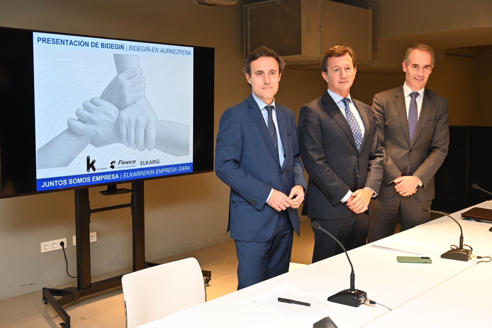 Jabier Larrañaga (Kutxabank), Enrique Sáez (Fineco) eta Zenon Vazquez (Elkargi) | Argazkia: VK Comunicacion Jabier Larrañaga (Kutxabank), Enrique Sáez (Fineco) eta Zenon Vazquez (Elkargi) | Argazkia: VK Comunicacion