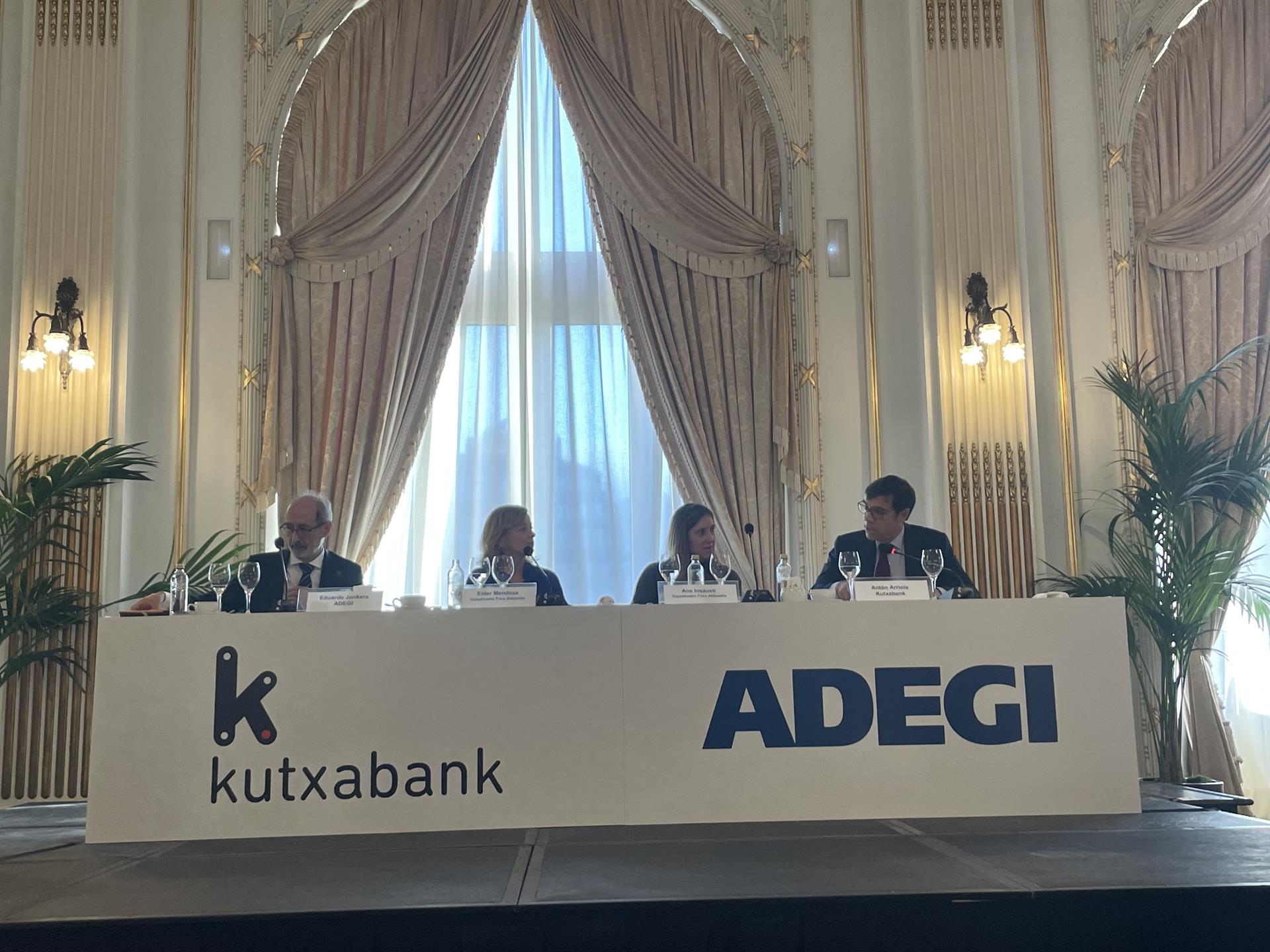 Argazkia: Adegi Argazkia: Adegi