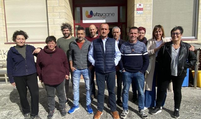 2 Planaren onarpen argazkia eragile ezberdinekin Sakanako garapen gunean 2 Planaren onarpen argazkia eragile ezberdinekin Sakanako garapen gunean