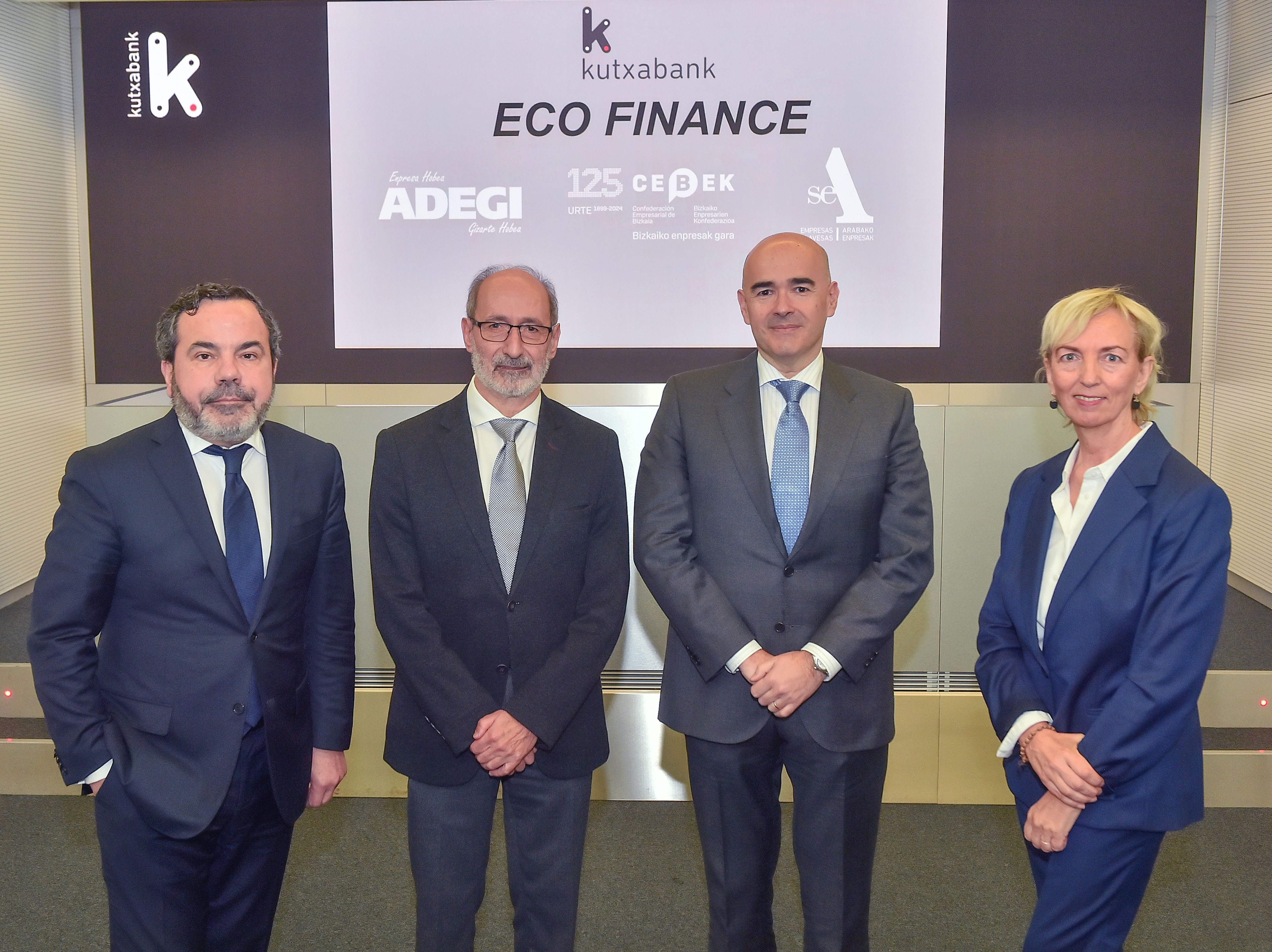 Pascal Gomez, Eduardo Junkera, Eduardo Ruiz de Gordejuela eta Carolina Perez Toledo gaurko agerraldian | Argazkia: Kutxabank Pascal Gomez, Eduardo Junkera, Eduardo Ruiz de Gordejuela eta Carolina Perez Toledo gaurko agerraldian | Argazkia: Kutxabank