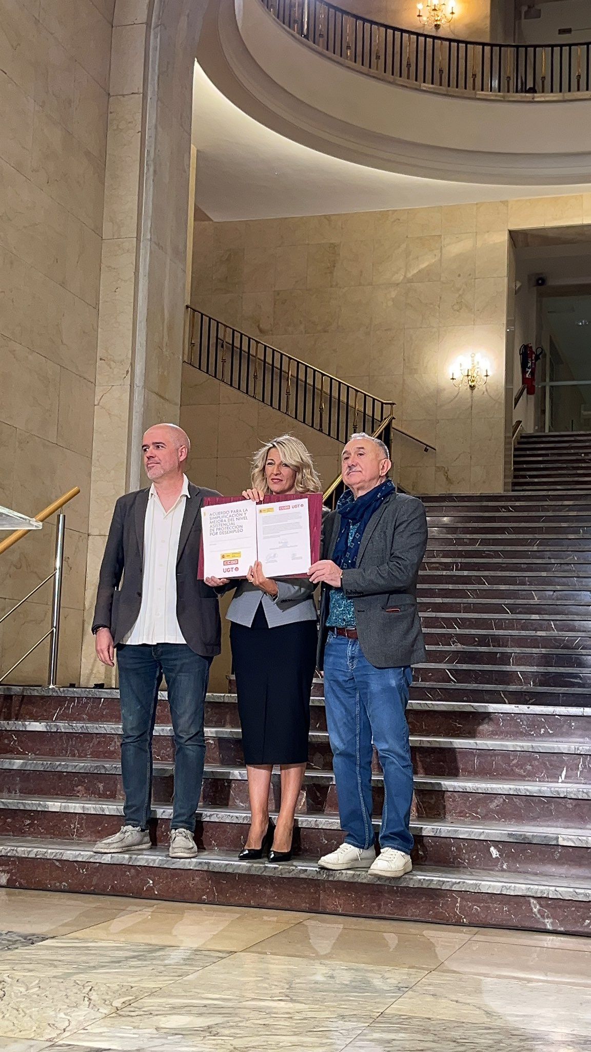 Unai Sordo, Yolanda Diaz eta Pepe Alvarez akordioa sinatu berritan | Argazkia: UGT Unai Sordo, Yolanda Diaz eta Pepe Alvarez akordioa sinatu berritan | Argazkia: UGT
