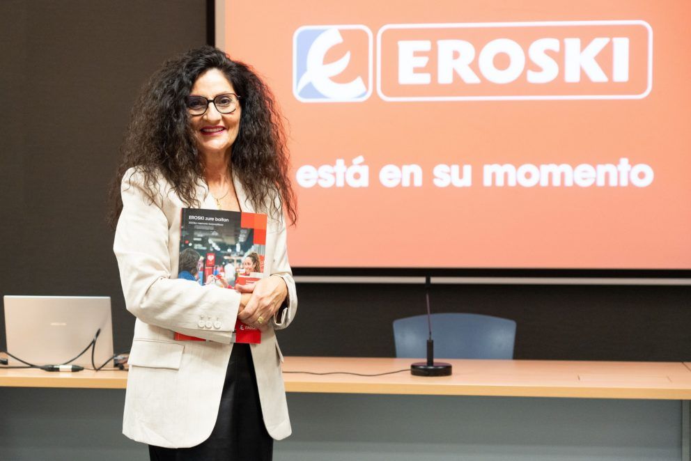 Eroskiko zuzendari nagusia, Rosa Carabel, atzoko prentsaurrekoan | Argazkia: Eroski