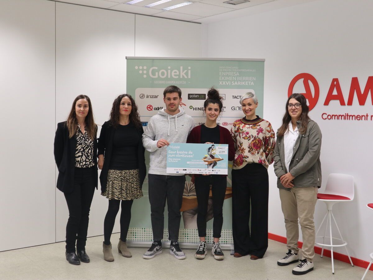 Goiekiko 26. enpresa ekimen berrien sariketako irabazle talde bat | Argazkia: Goieki