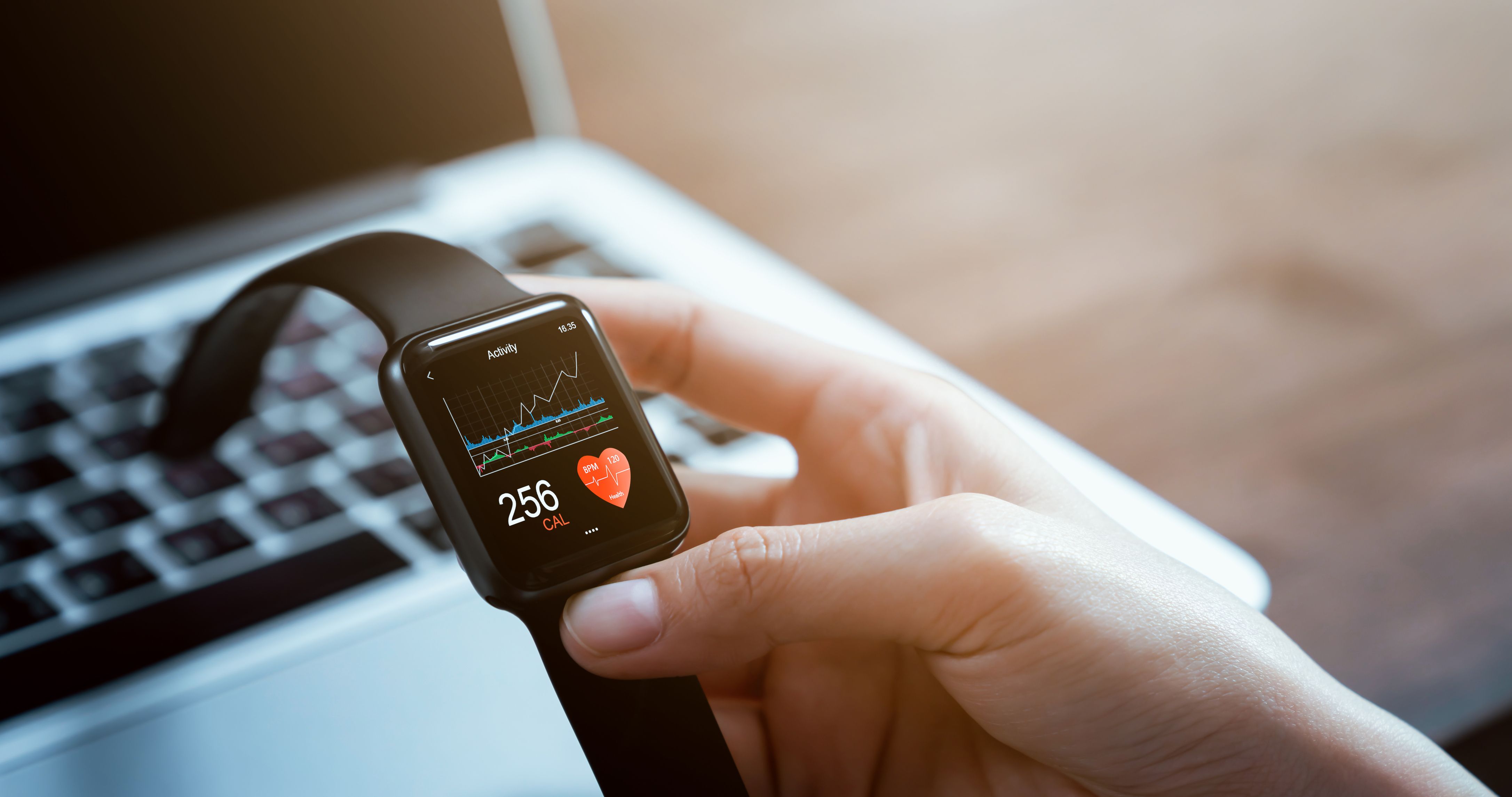 Kirola praktikatzen dutenentzat oso erabilgarriak dira erloju adimendunak | Argazkia: iStock Kirola praktikatzen dutenentzat oso erabilgarriak dira erloju adimendunak | Argazkia: iStock