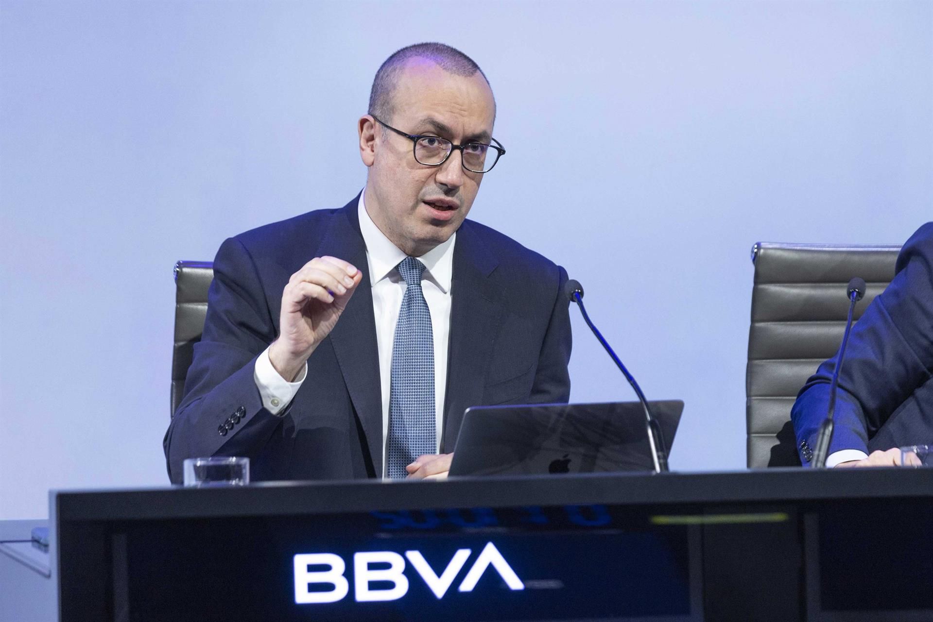 Onur Genç, BBVAko CEOa, maiatzaren 9an eginiko prentsaurreko baten | Argazkia: BBVA Onur Genç, BBVAko CEOa, maiatzaren 9an eginiko prentsaurreko baten | Argazkia: BBVA
