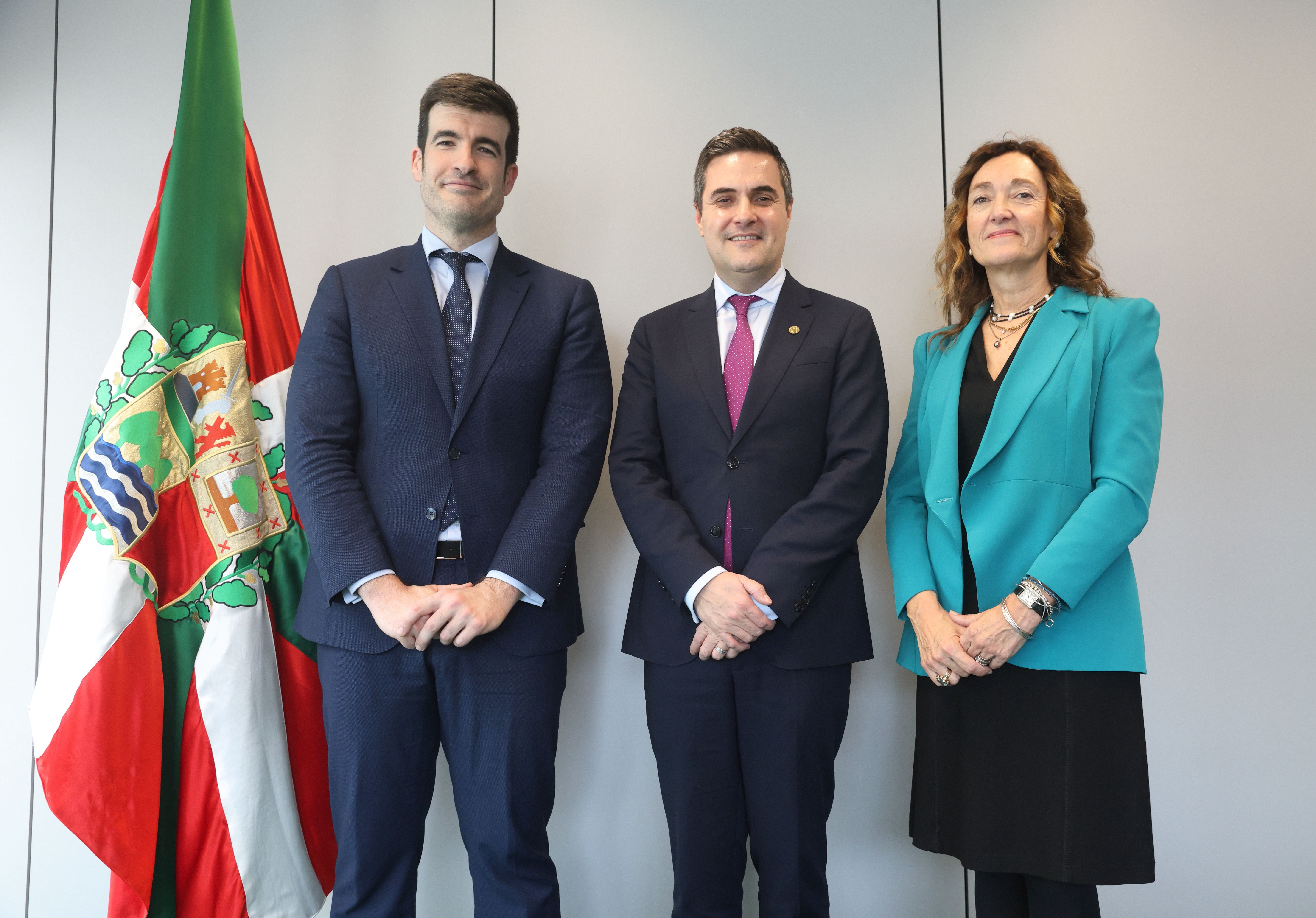 Jon Ansoleaga, Mikel Jauregi eta Cristina Oyon | Argazkia: Irekia Jon Ansoleaga, Mikel Jauregi eta Cristina Oyon | Argazkia: Irekia