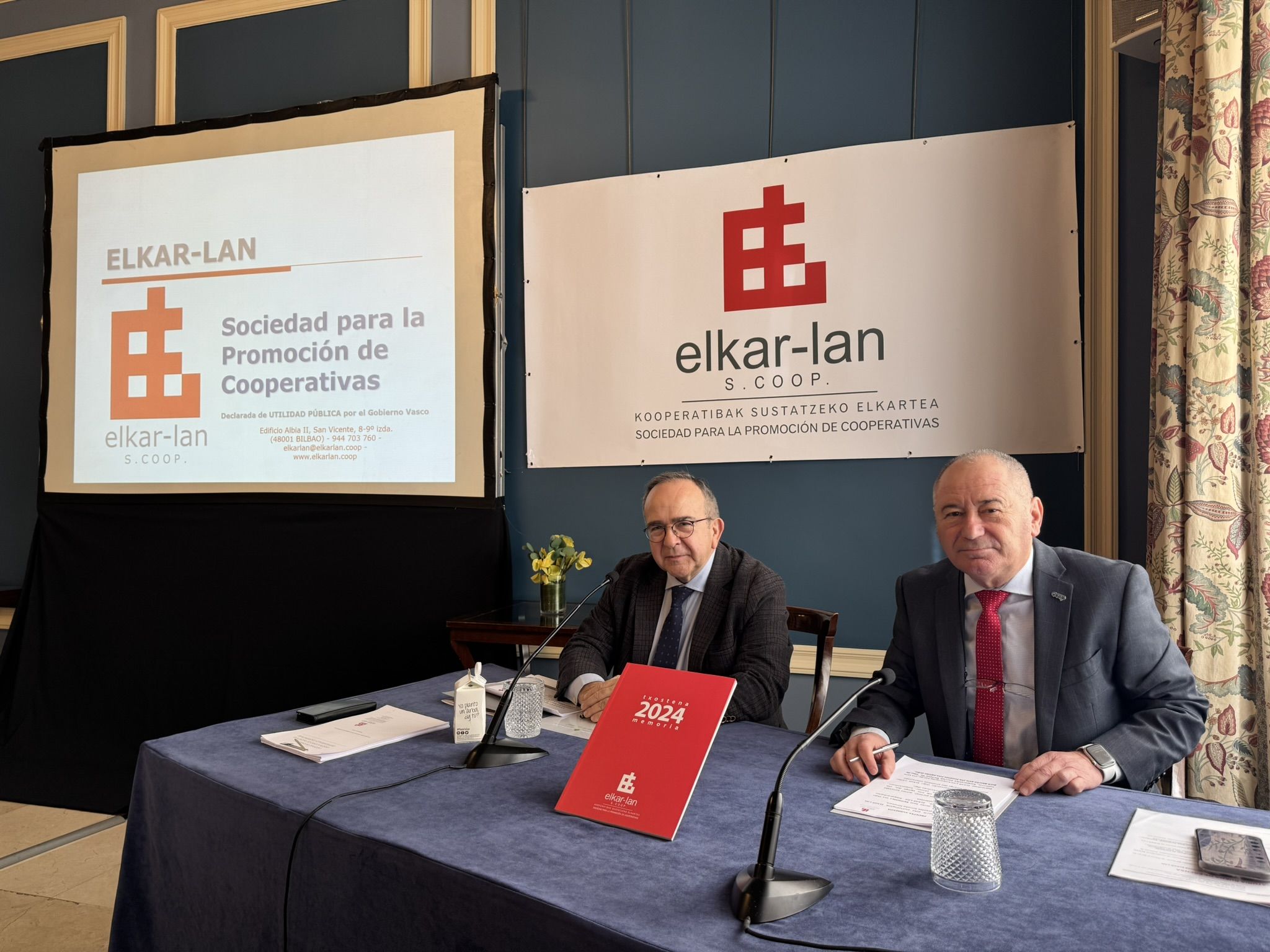 Iñaki Nubla Elkar-Laneko presidentea eta Javier Sanz zuzendaria | Argazkia: Elkar-Lan