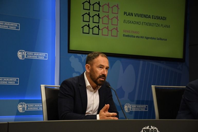 Denis Itxaso gaur eginiko agerraldian | Argazkia: Irekia Denis Itxaso gaur eginiko agerraldian | Argazkia: Irekia