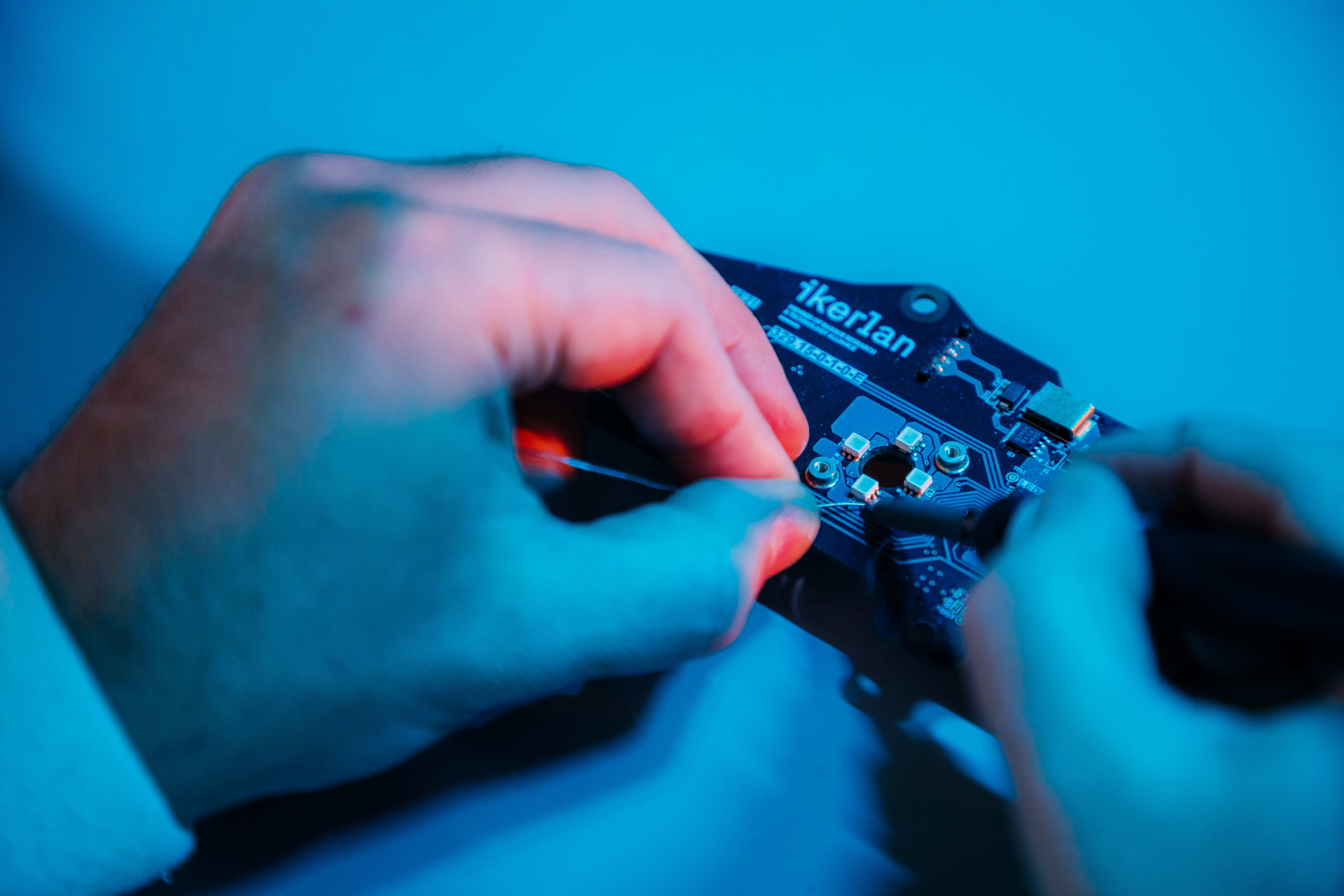 120 pertsonako lantaldea du Ikerlanek soluzio elektronikoen diseinuan | Argazkia: Ikerlan 120 pertsonako lantaldea du Ikerlanek soluzio elektronikoen diseinuan | Argazkia: Ikerlan