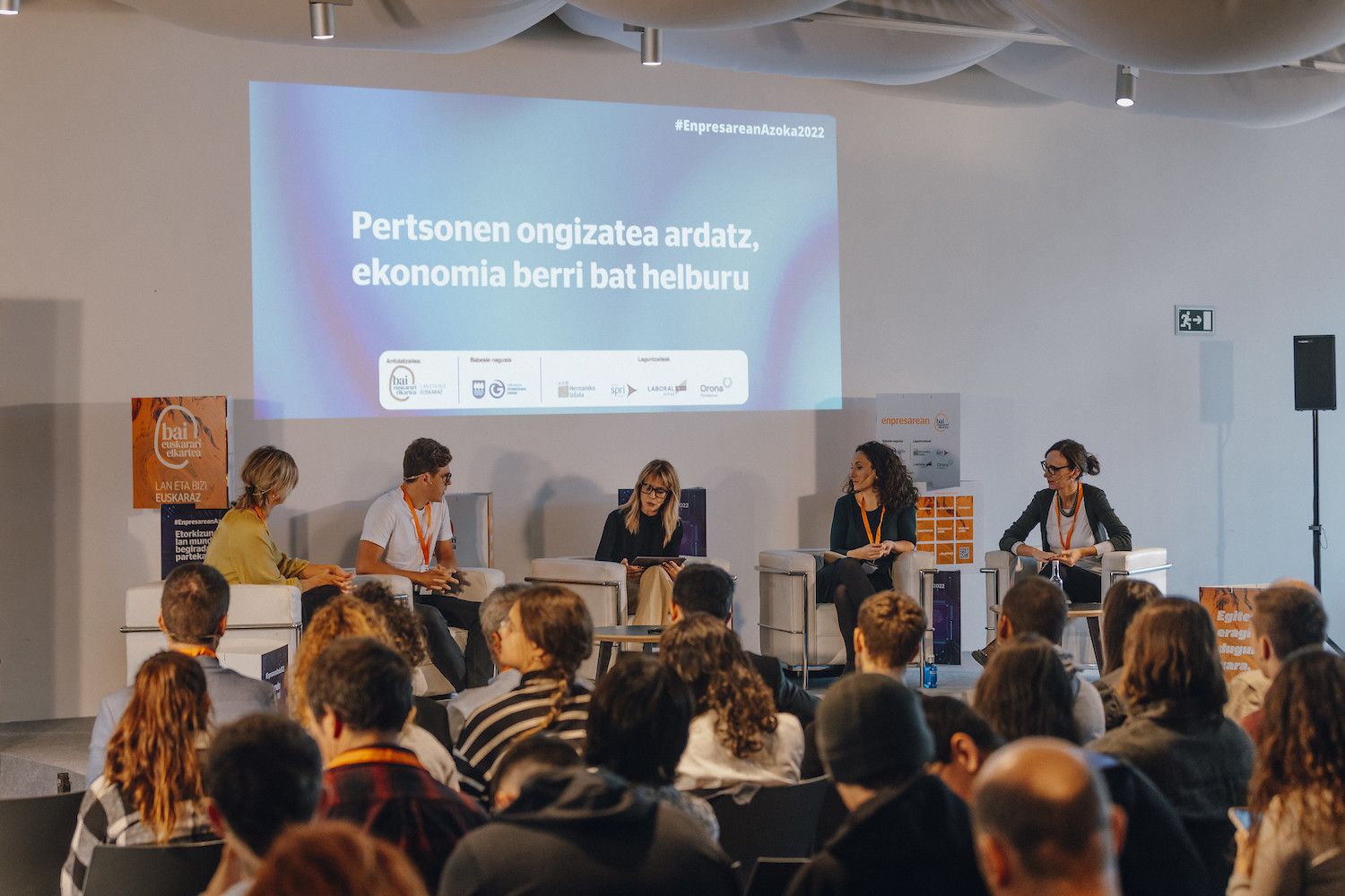 Enpresarean foro bat | Argazkia: Bai Euskarari elkartea