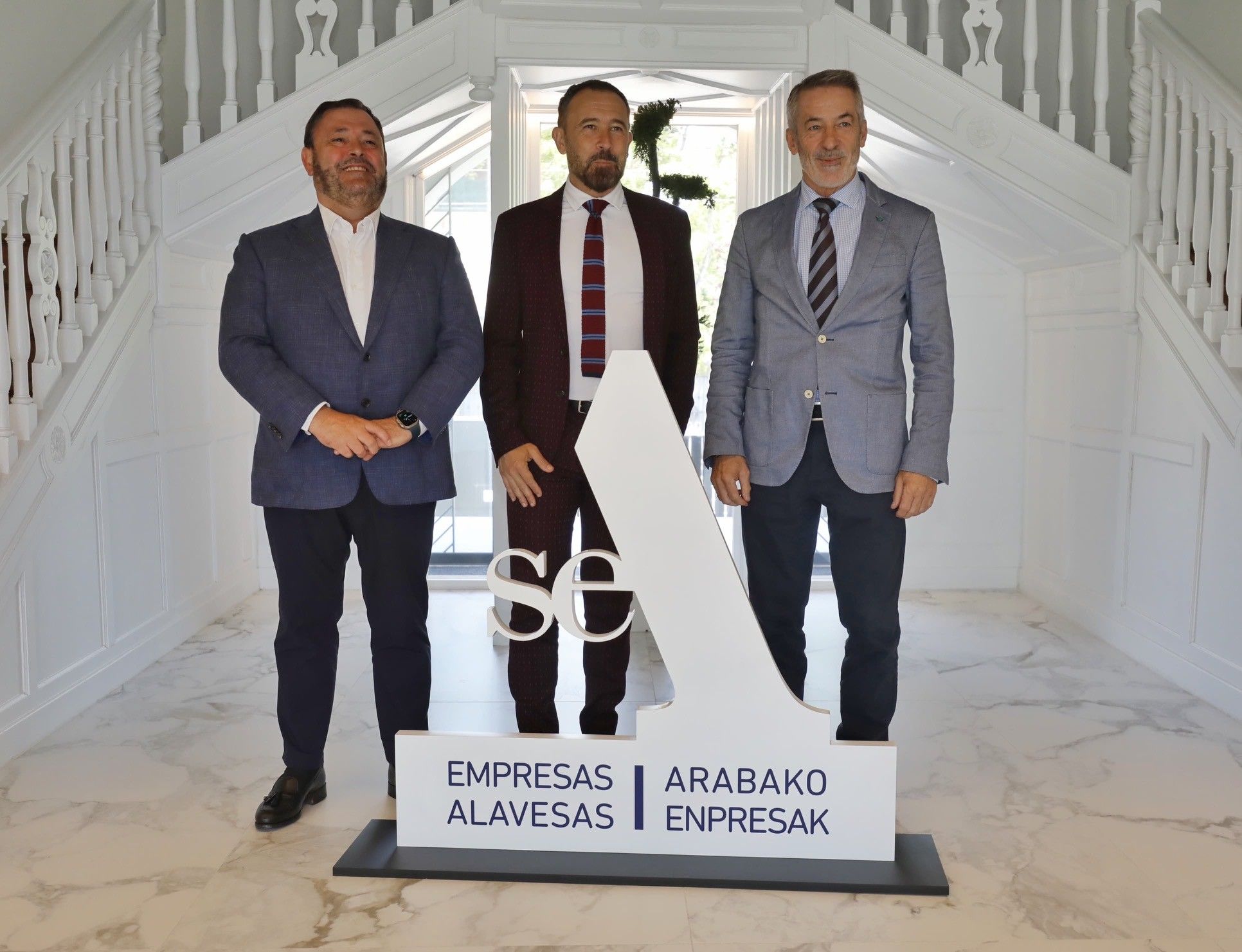 Juan Antonio Sánchez Corchero (SEA), Denis Itxaso (Jaurlaritza) eta Luis Alba (SEA Uneca) | Argazkia: SEA