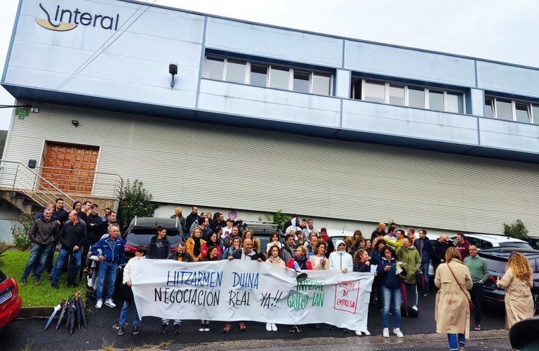 Saldak, zopak eta saltsak egiten ditu Interalek | Argazkia: ELA