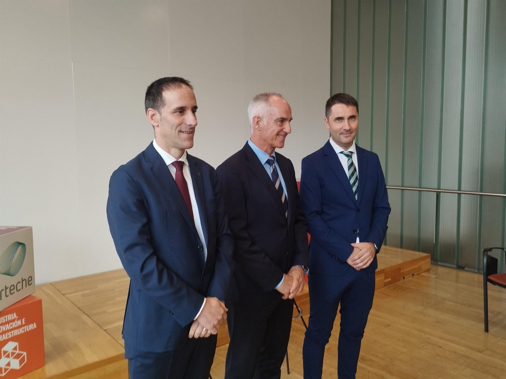 Pello Rodriguez (Mondragon), Alex Arteche (Arteche) eta Ion Etxeberria (Ikerlan) | Argazkia: Europa Press
