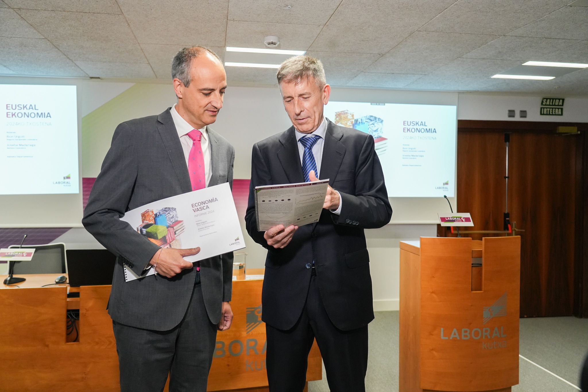 Urgoiti eta Madariaga, atzo, Bilbon, azterlana aurkeztu aurretik | Argazkia: Laboral Kutxa