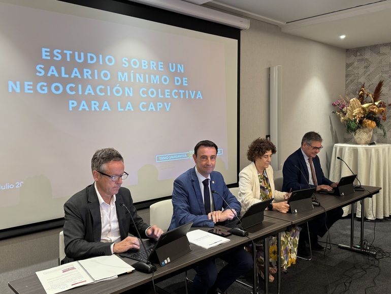 “Euskal Autonomia Erkidegorako negoziazio kolektiboko gutxieneko soldatari buruzko azterlana” aurkeztu zuen atzo Jaurlaritzak | Argazkia: Irekia