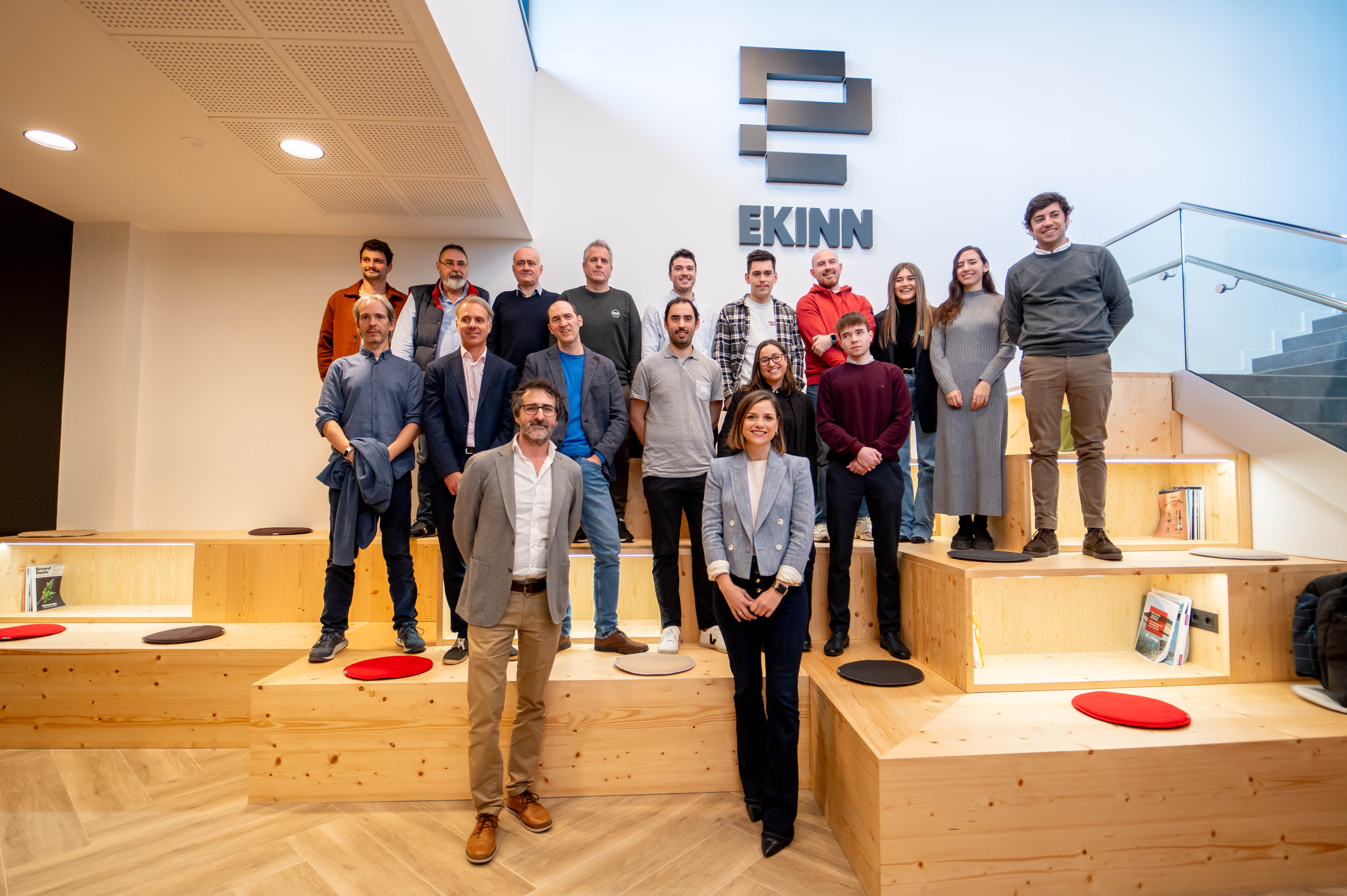 Ekinn+eko zenbait parte hartzaile, Iñigo Olaizola Donostia Sustapeneko zuzendariarekin eta Ane Oyarzabal zinegotziarekin | Argazkia: Donostia Sustapena