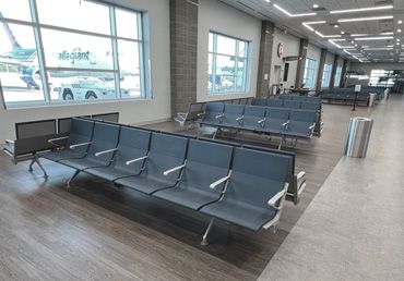 Aireportuetarako altzariak egiten ditu Imatek | Argazkia: Imat