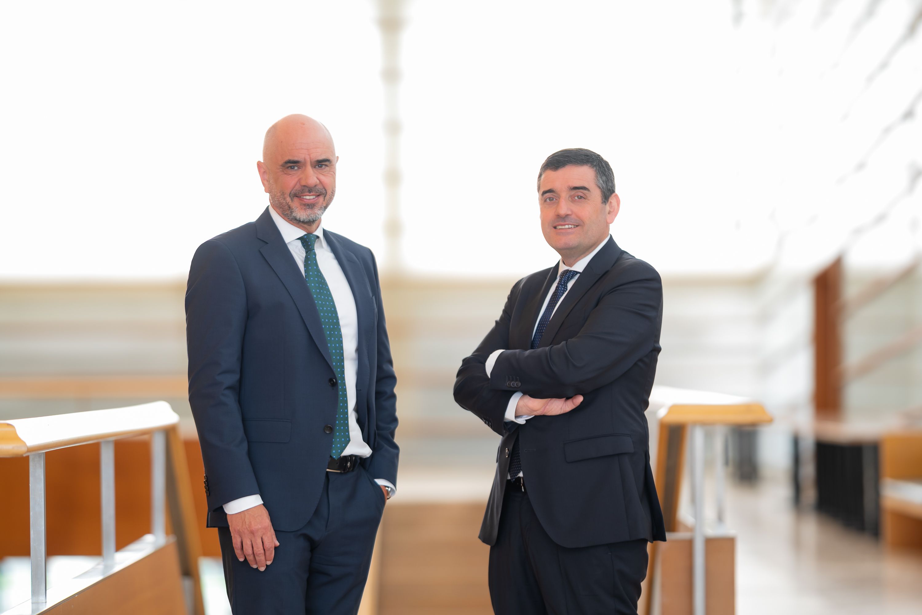 Xabier Egibar Laboral Kutxako zuzendaria eta Adolfo Plaza presidentea | Argazkia: Laboral Kutxa
