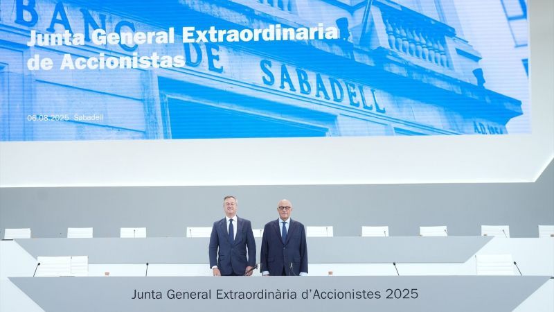 Cesar Gonzalez-Bueno Sabadelleko CEOa eta Josep Oliu presidentea | Argazkia: Europa Press Cesar Gonzalez-Bueno Sabadelleko CEOa eta Josep Oliu presidentea | Argazkia: Europa Press