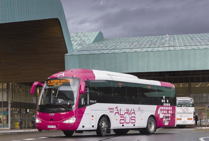 Alavabus autobusa Gasteizko autobus geltokian | Argazkia: Europa Press