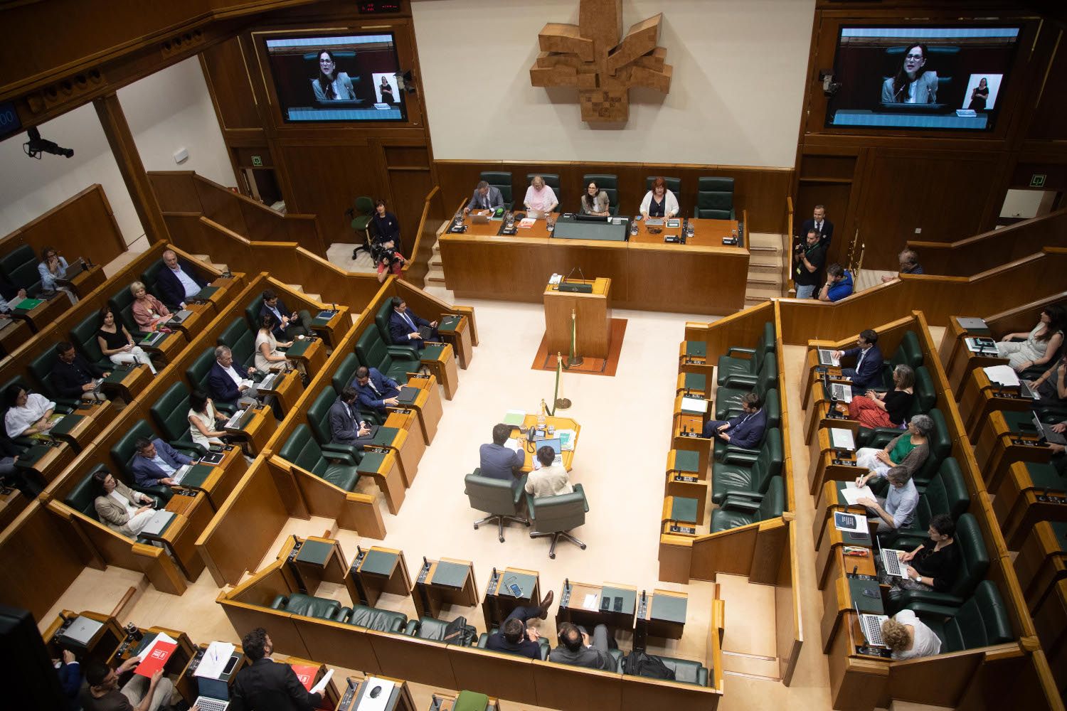Eusko Legebiltzarrean politikariak bilduta | Argazkia: Irekia