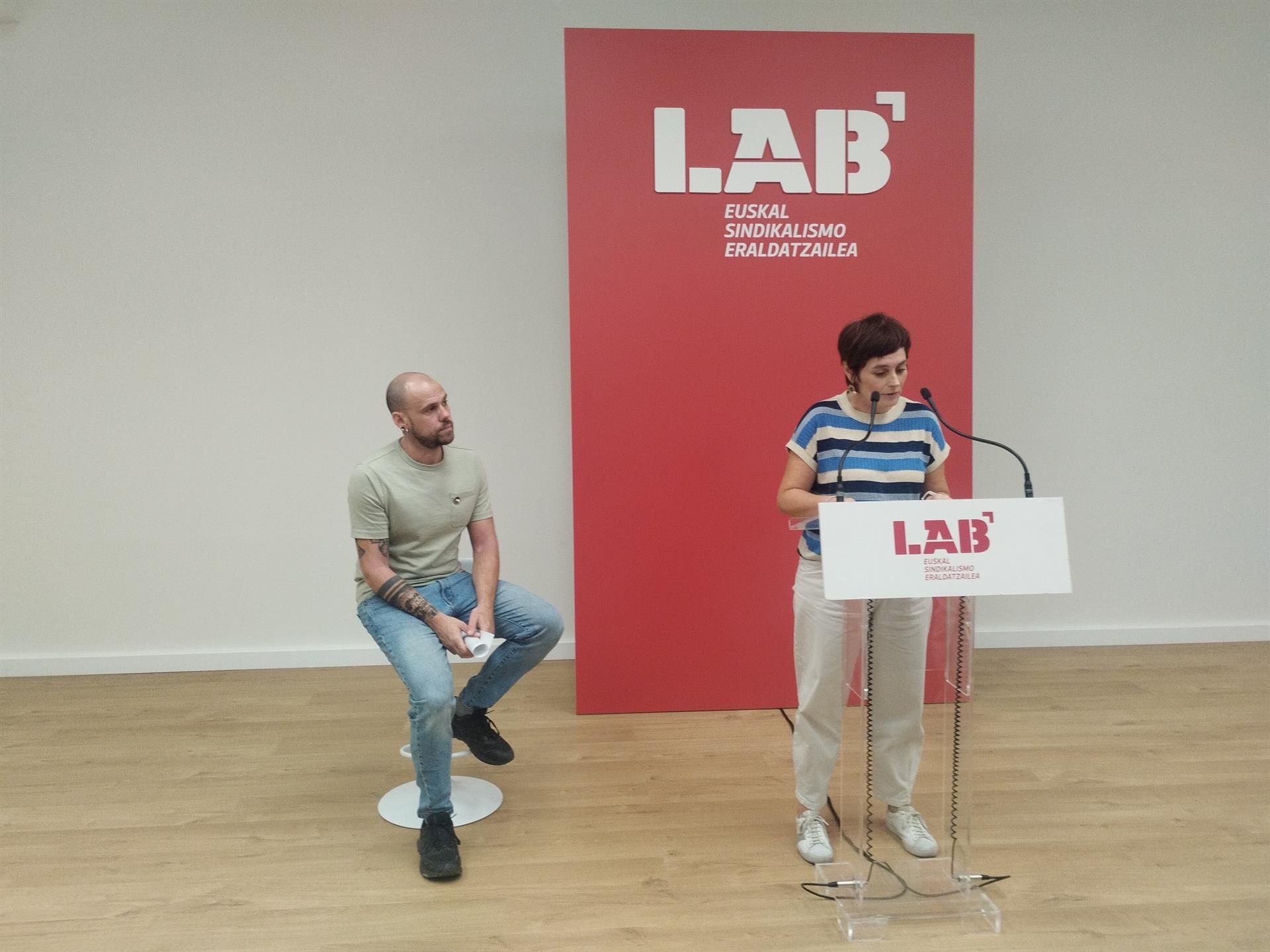 Endika Perez eta Garbiñe Aranburu, gaurko agerraldian | Argazkia: Europa Press Endika Perez eta Garbiñe Aranburu, gaurko agerraldian | Argazkia: Europa Press